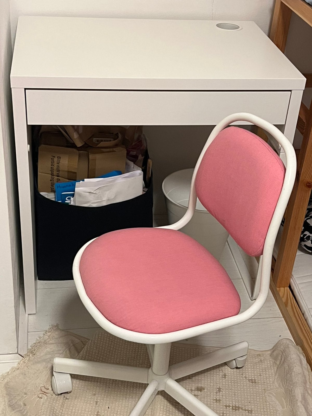 Ikea kids desk and chair, Ophalen, Zo goed als nieuw