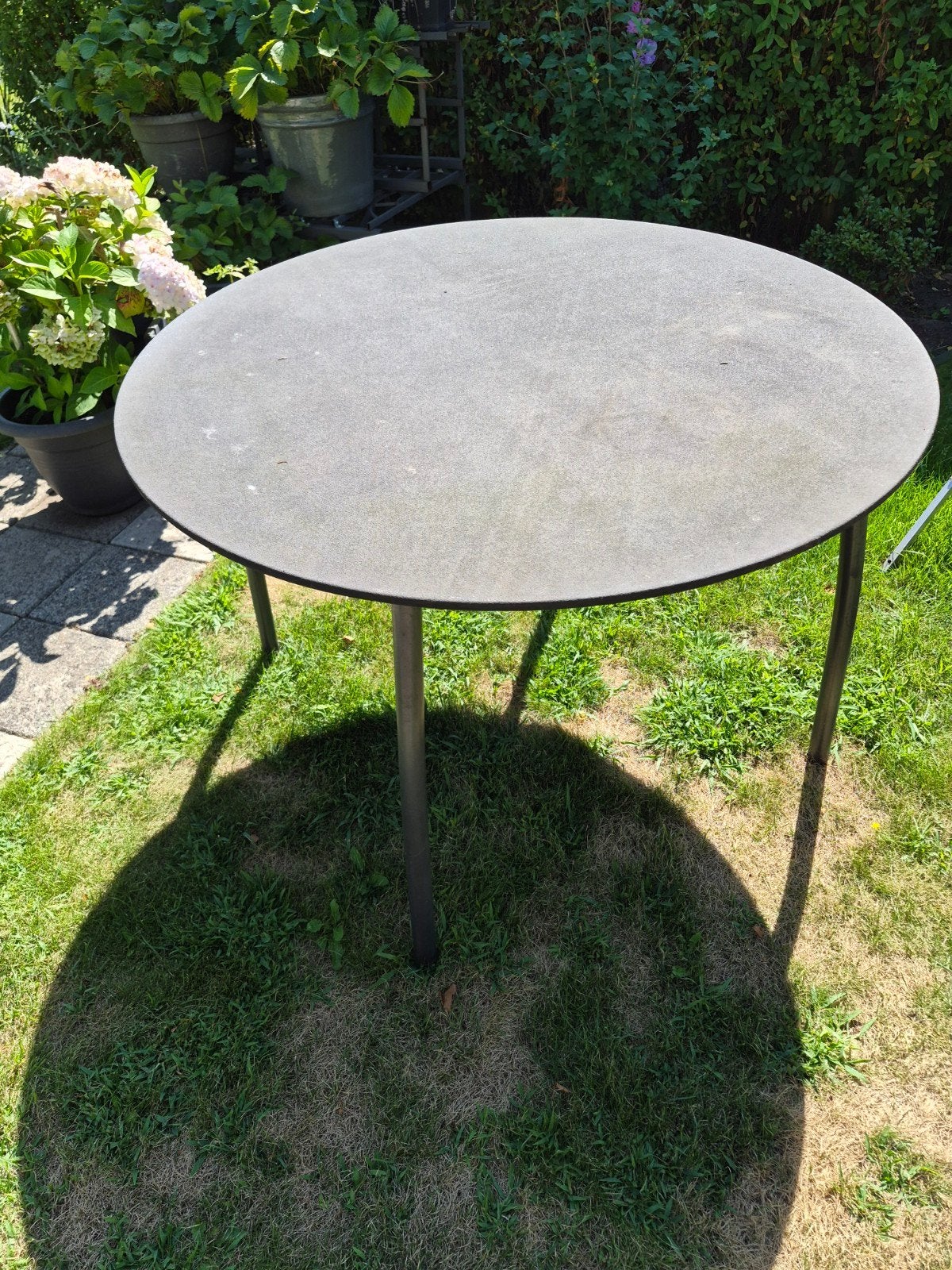 Gebruikte ronde tuintafel - grijs merk madison, Ophalen, Gebruikt, Rond, Overige materialen