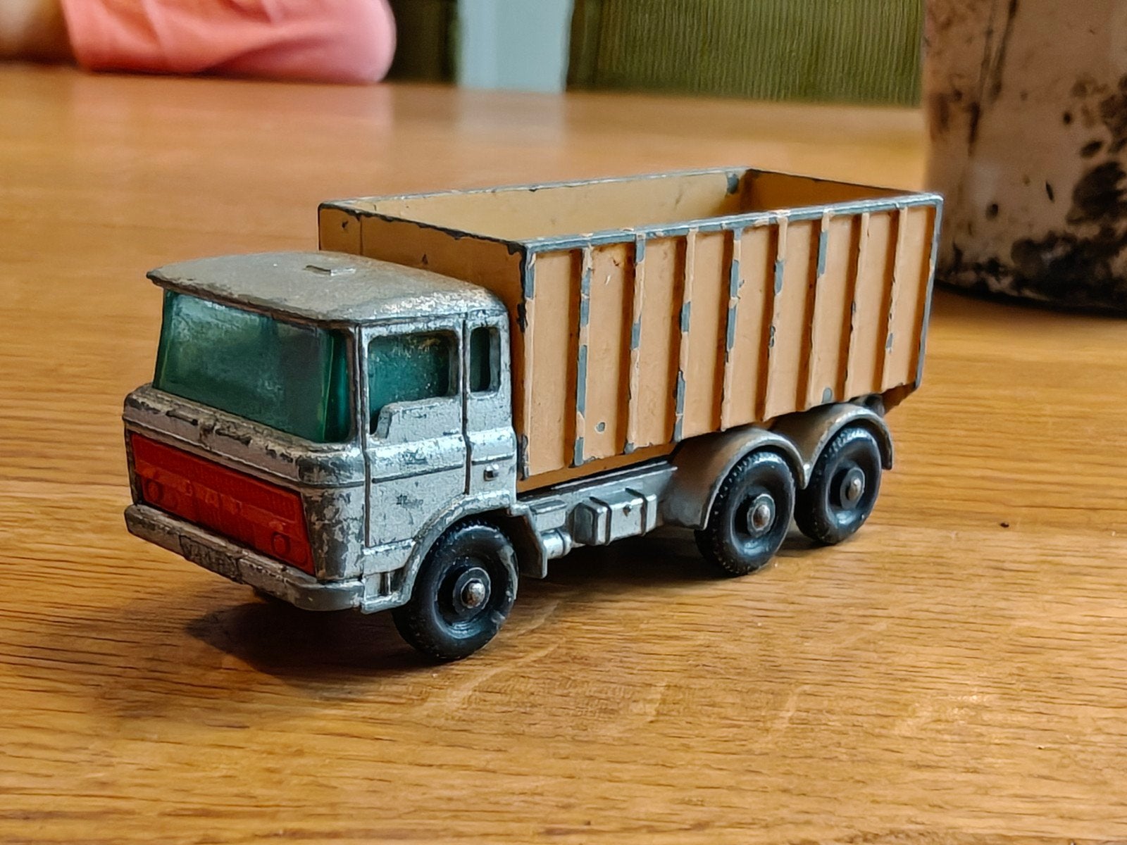 Matchbox DAF Tipper Container Truck, Ophalen of Verzenden, Zo goed als nieuw, Bus of Vrachtwagen