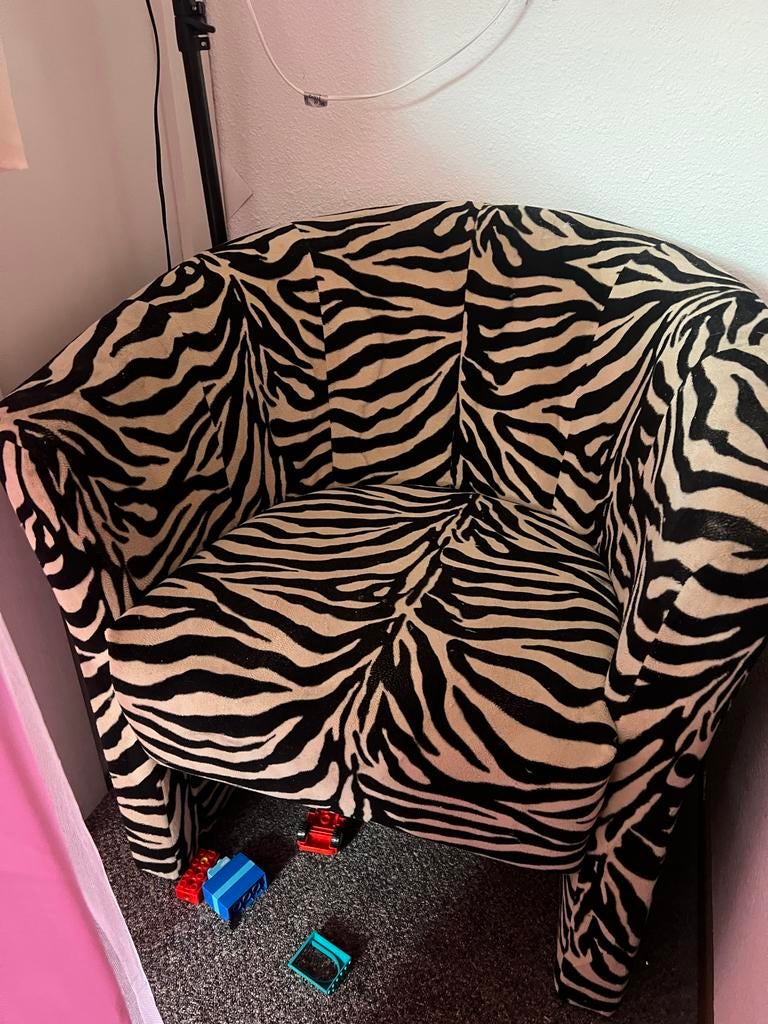 Zebraprint Fauteuil met Bijpassende Poef, Huis en Inrichting, Stoelen, Ophalen, Gebruikt, Bruin, Twee