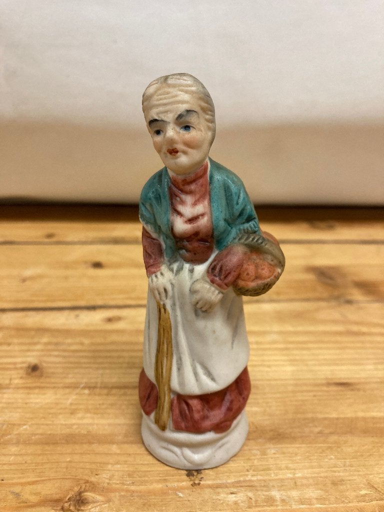 👵 Stenen beeldje oma, Ophalen of Verzenden, Gebruikt, Mens