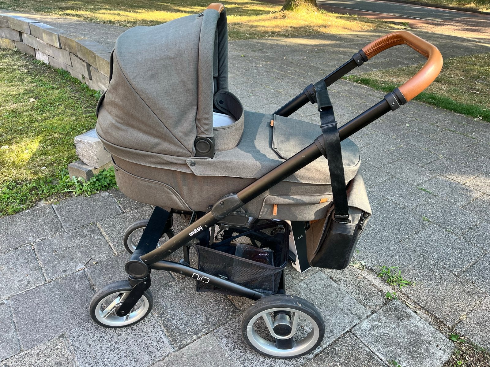Mutsy Nio combiwagen met veel accessoires, Ophalen, Zo goed als nieuw, Combiwagen, Mutsy