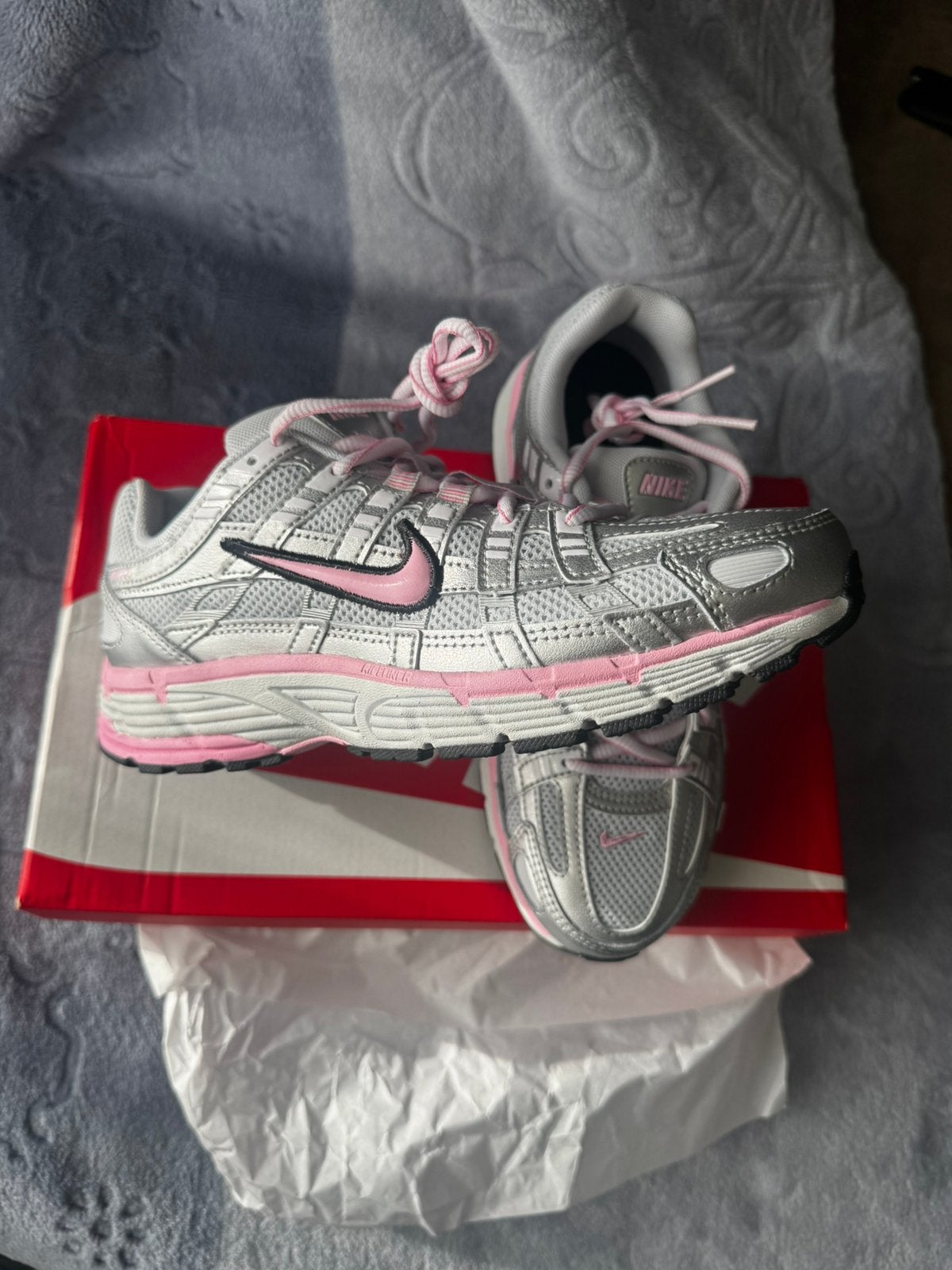 Nike Zilver-Roze Sneakers – Maat 38, Overige kleuren, Nieuw, Ophalen of Verzenden, Sneakers of Gympen