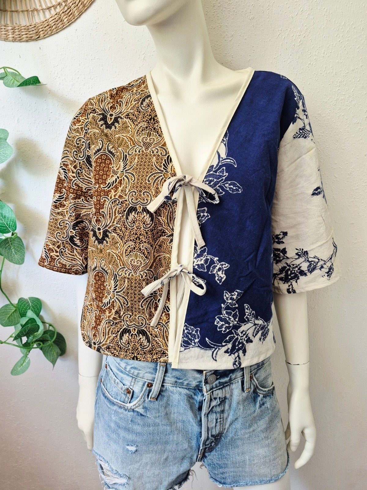 Upcycled blouse uit vintage batik katoen S-L, Mint Upcycling, Ophalen of Verzenden, Zo goed als nieuw, Maat 38/40 (M)
