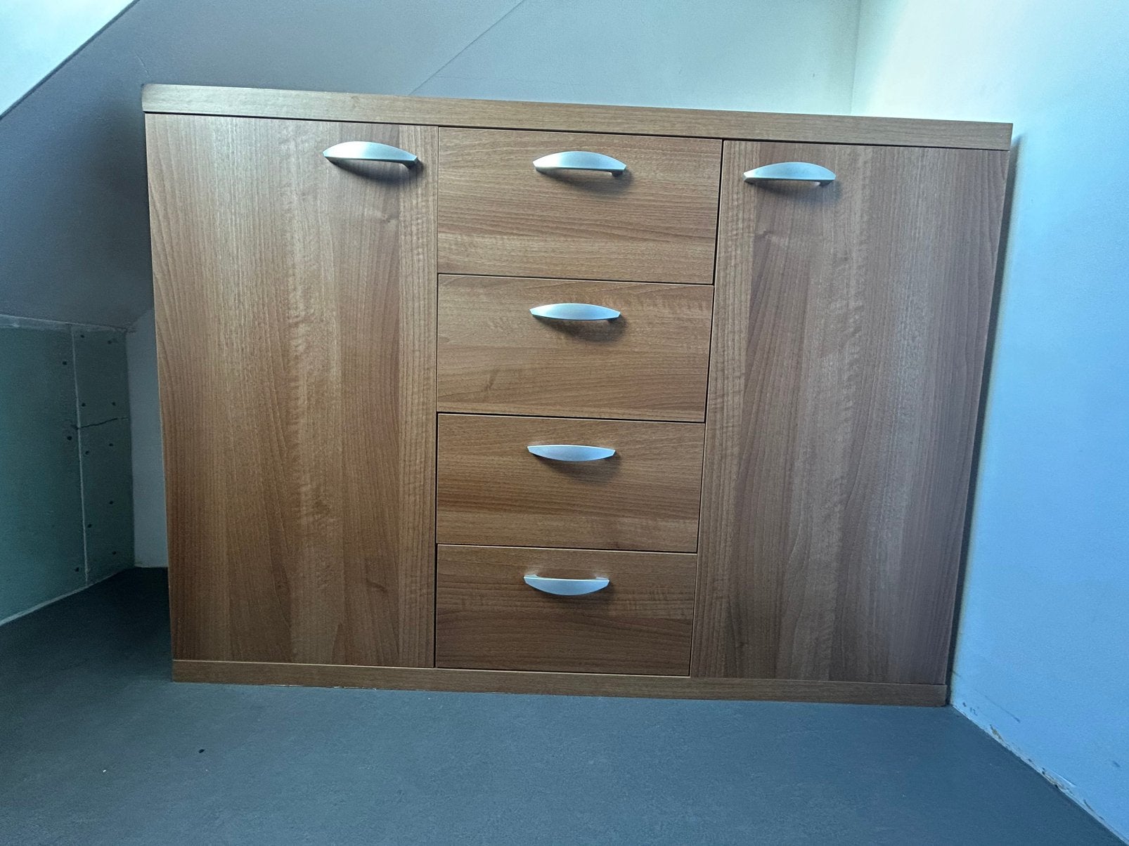Gratis op te halen: Dressoir opberg kast, Ophalen, Gebruikt, 100 tot 150 cm, Met lade(s)