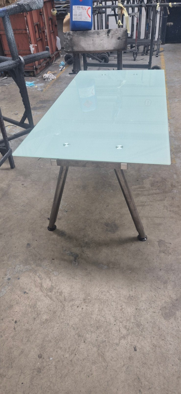 Moderne glazen eettafel met metalen poten, Ophalen, Gebruikt, 100 tot 150 cm, 50 tot 100 cm