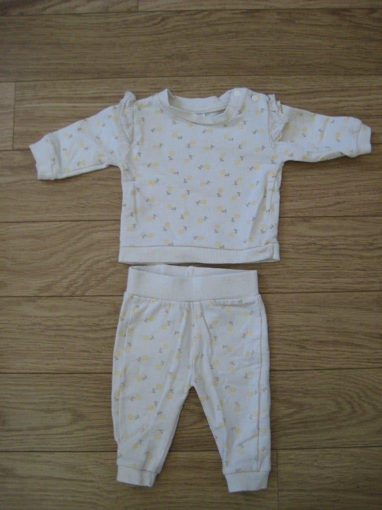 Zeeman babysetje maat 50 broek+trui met gele bloemetjes, Zeeman, Meisje, Ophalen of Verzenden, Zo goed als nieuw