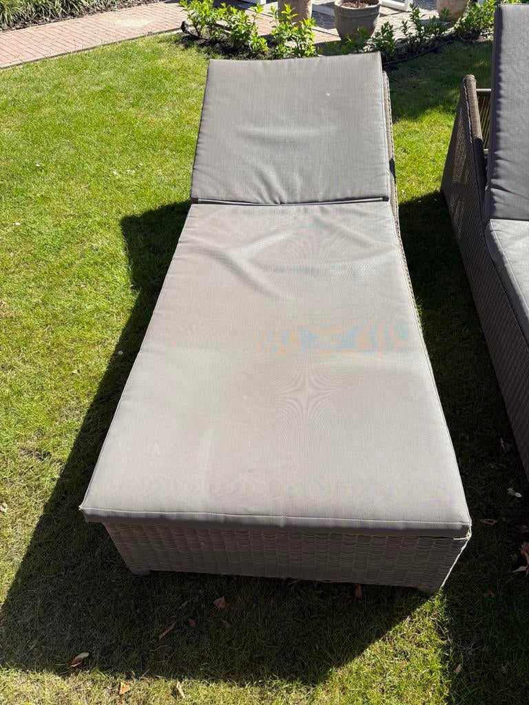LIFE, 2 ligbedden incl kussens, Ophalen, Gebruikt, Wicker, Verstelbaar