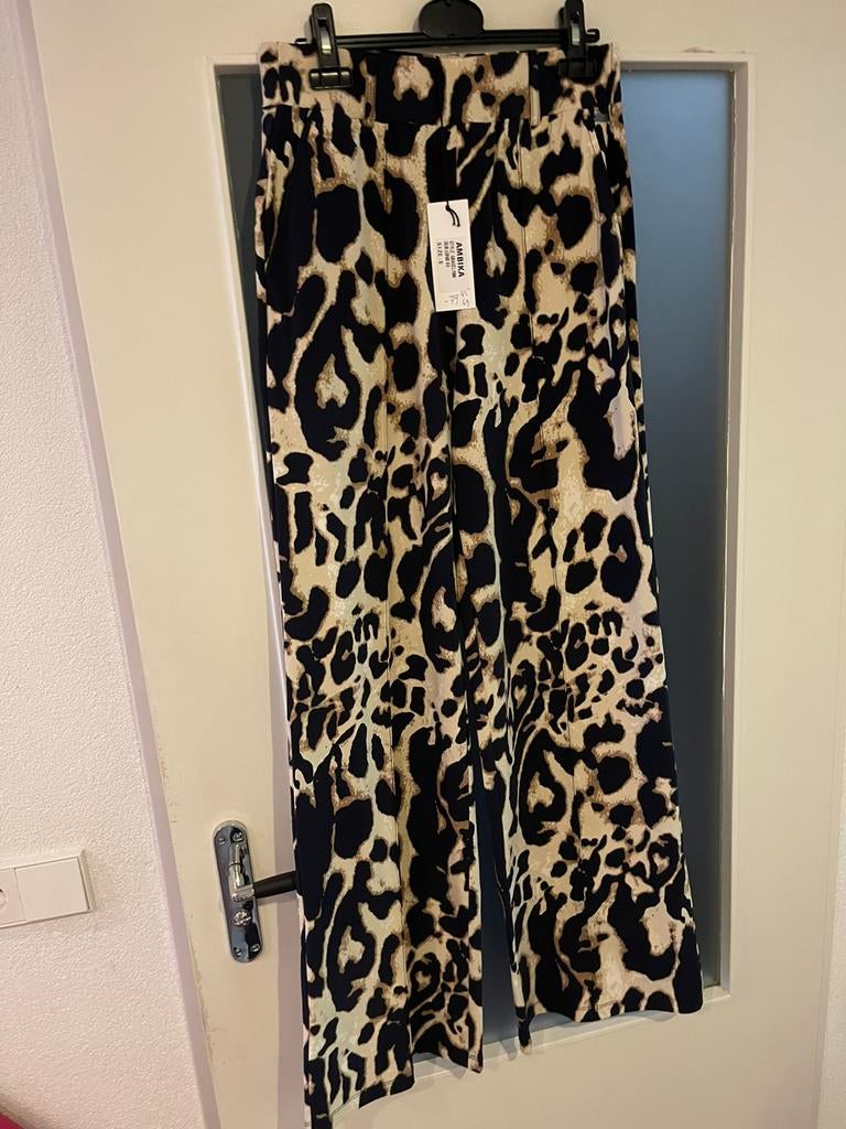 gewilde broek ambika nieuw maat S travel kwaliteit, Maat 38/40 (M), Bruin, Ophalen of Verzenden, Zo goed als nieuw