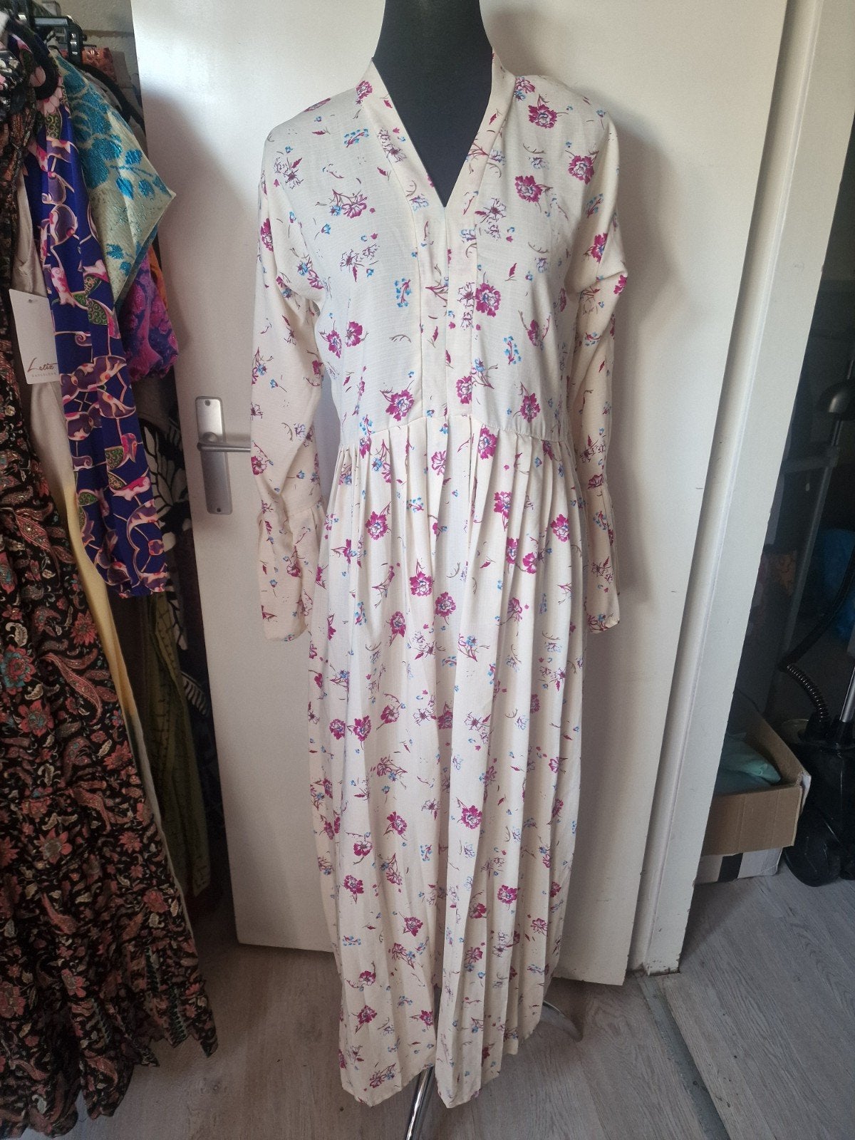 jurk one size m, Ophalen of Verzenden, Zo goed als nieuw, Maat 38/40 (M), Onder de knie