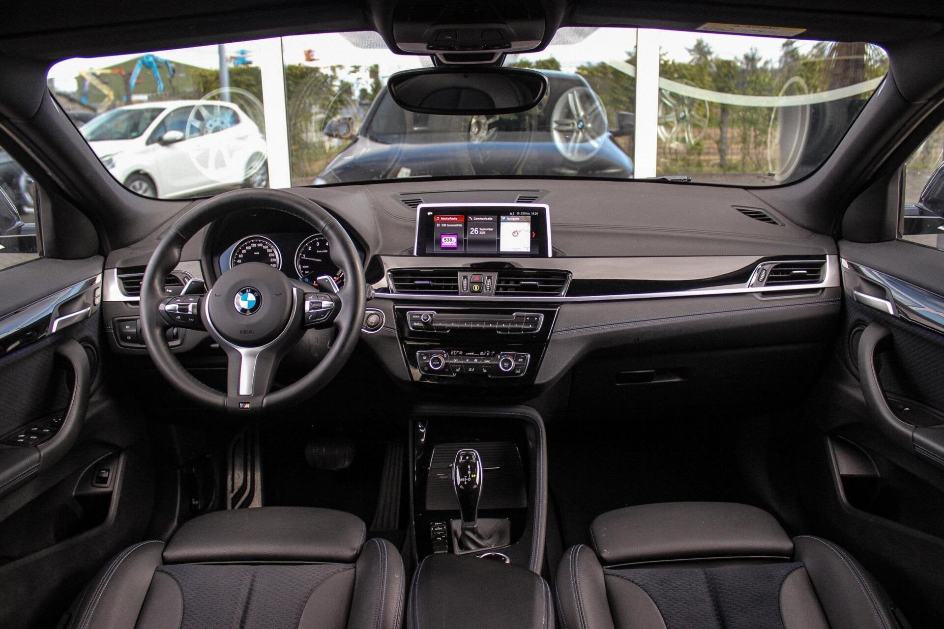 BMW X2 sDrive20i High Executive Edition | M-sport | Driving, 1998 cc, 1435 kg, Leder en Stof, Zwart