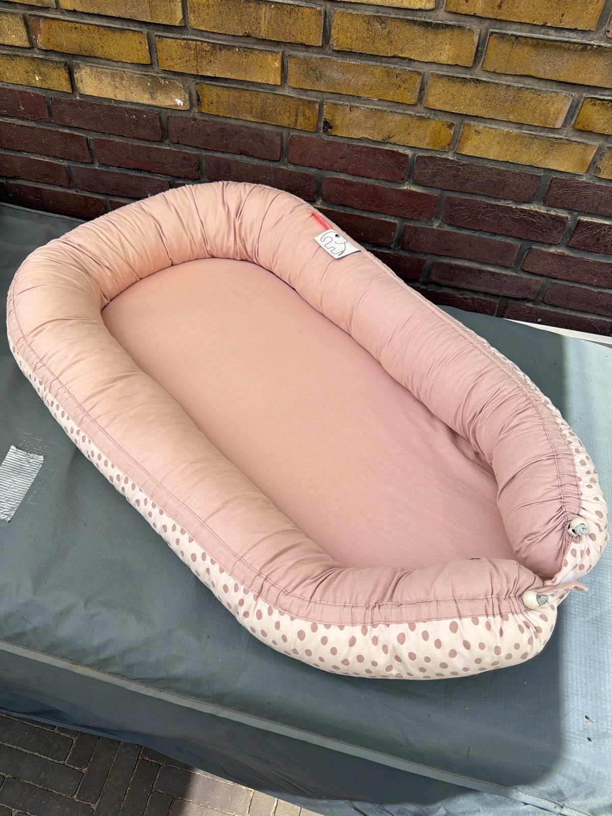 Done by Deer babynestje roze met stippen, Kinderen en Baby's, Babywiegjes en Ledikanten, Ophalen, Zo goed als nieuw, Overige typen