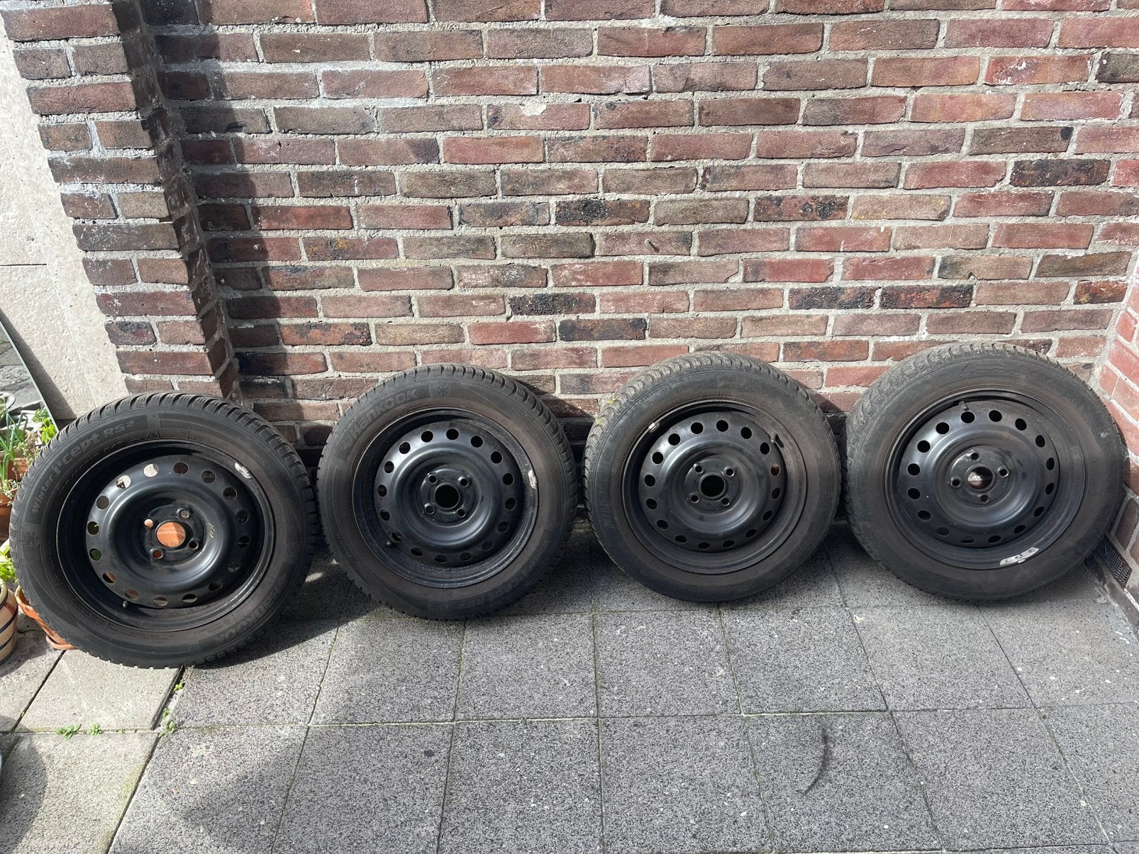 Winterbanden 185/60 R15 op stalen velgen, Auto-onderdelen, Ophalen