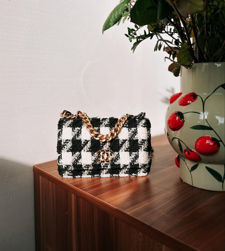 Chanel WOC Tweed Zwart/Wit, Sieraden, Tassen en Uiterlijk, Tassen | Damestassen, Zo goed als nieuw, Schoudertasje, Zwart, Ophalen of Verzenden