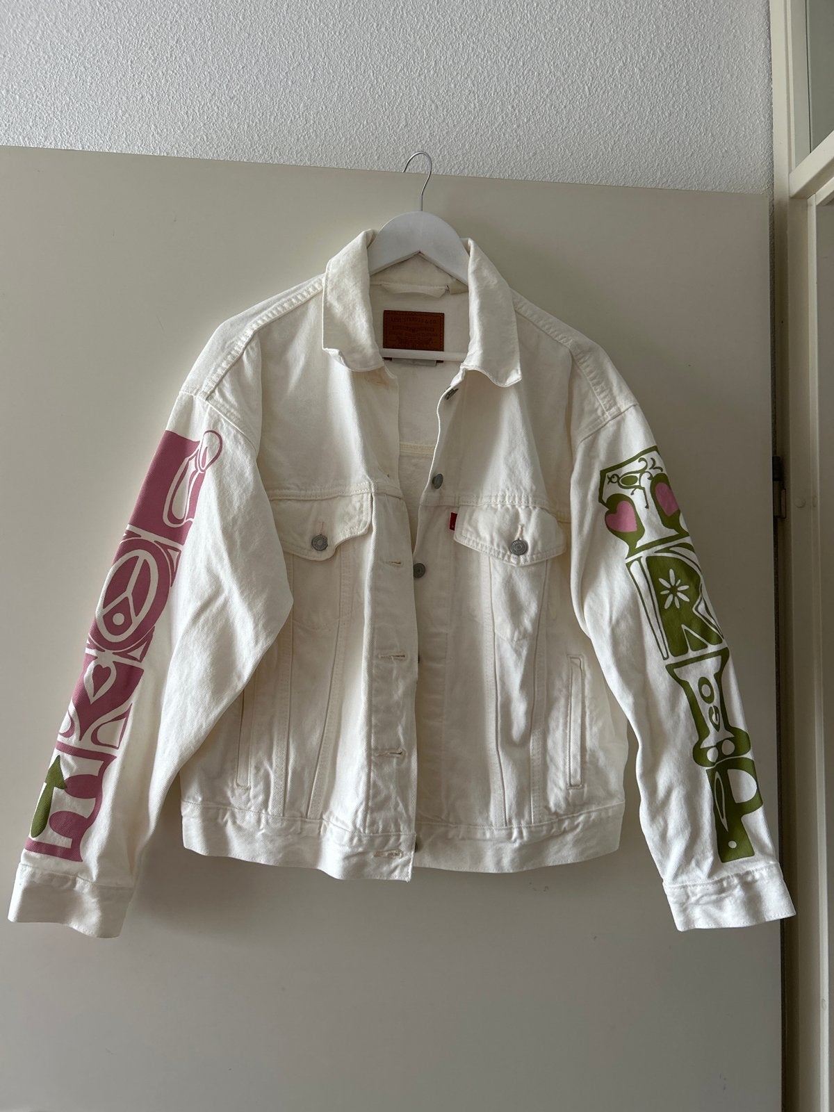 Levi's spijkerjasje met unieke print - Maat S, Kleding | Dames, Ophalen of Verzenden, Zo goed als nieuw, Maat 36 (S), Beige