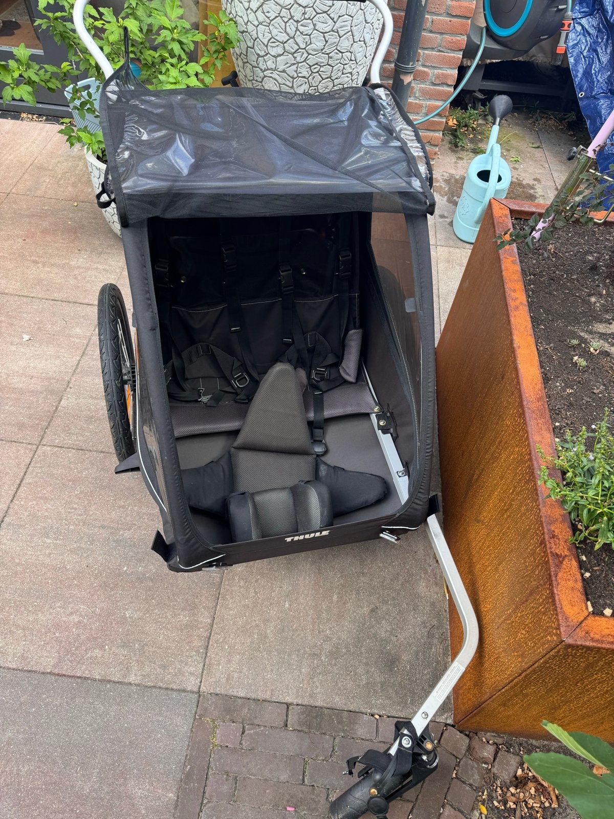 Thule fietskar met regenhoes en neksteun, Fietsen en Brommers, Ophalen, Gebruikt, Kinderkar, 40 tot 60 kg
