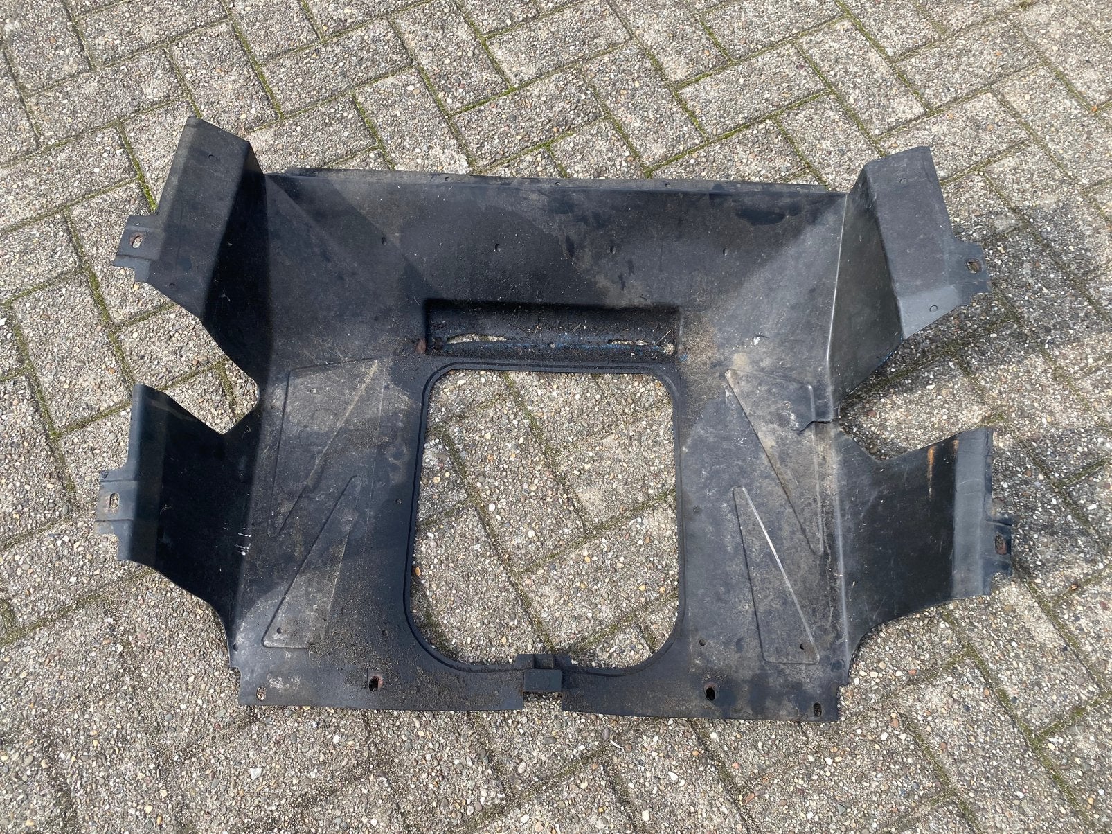 Onderkuip Volvo 340/343/345/360, Ophalen, Gebruikt, Voor, Spatbord