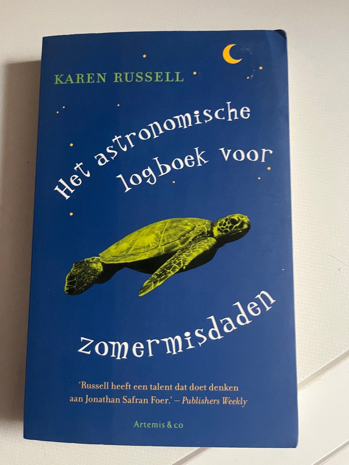 Het astronomische logboek voor zomermisdaden - Karen Russell, Ophalen of Verzenden, Zo goed als nieuw, Nederland
