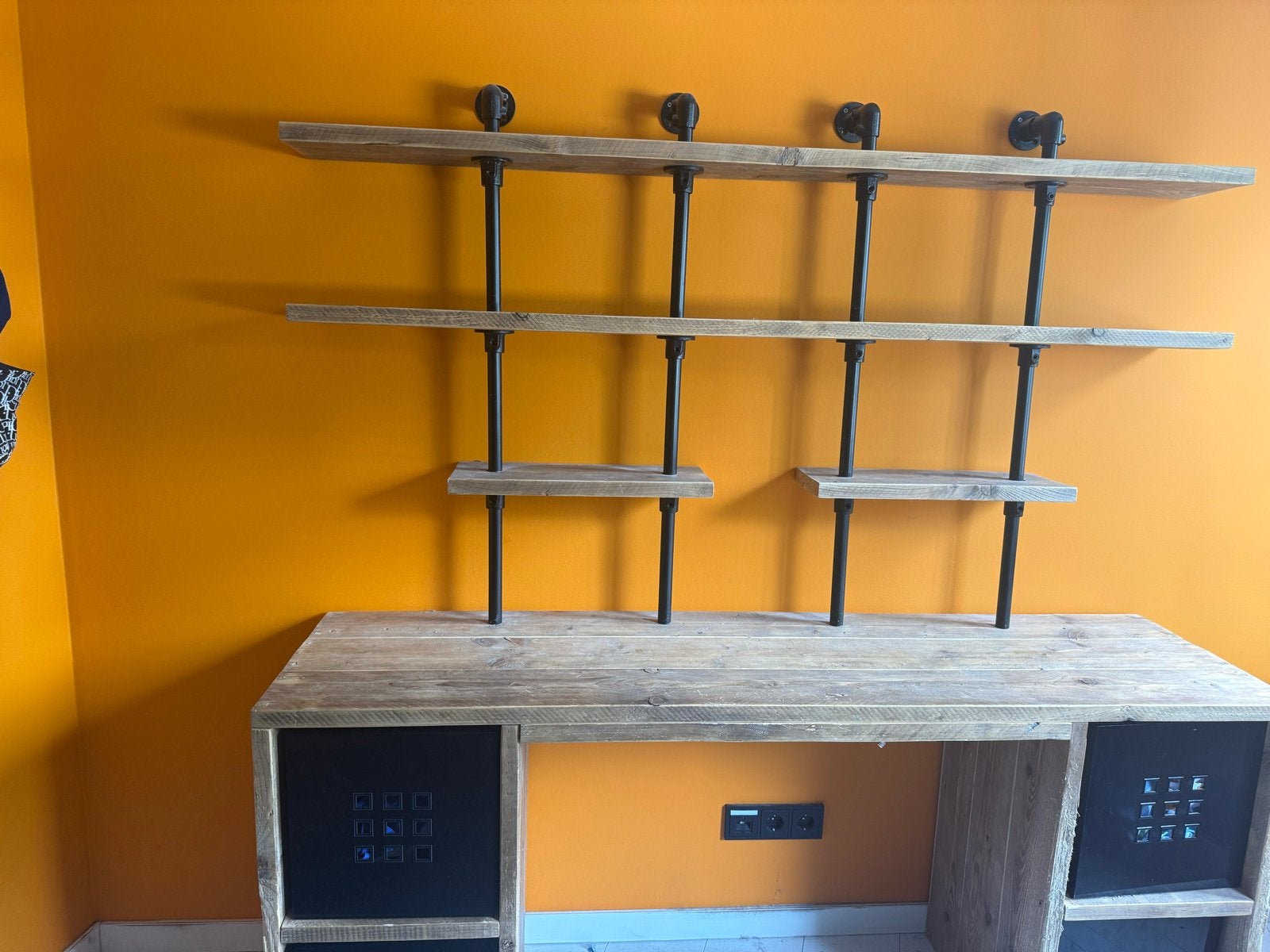 massief  steigerhout bureau/wandkast/vakkenkast ikea, Ophalen, Opbergruimte, Gebruikt, Hout