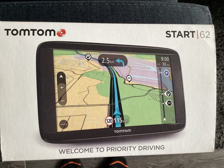 TomTom START 62 Navigatiesysteem met Dashboard Mount Disks, Ophalen of Verzenden, Zo goed als nieuw