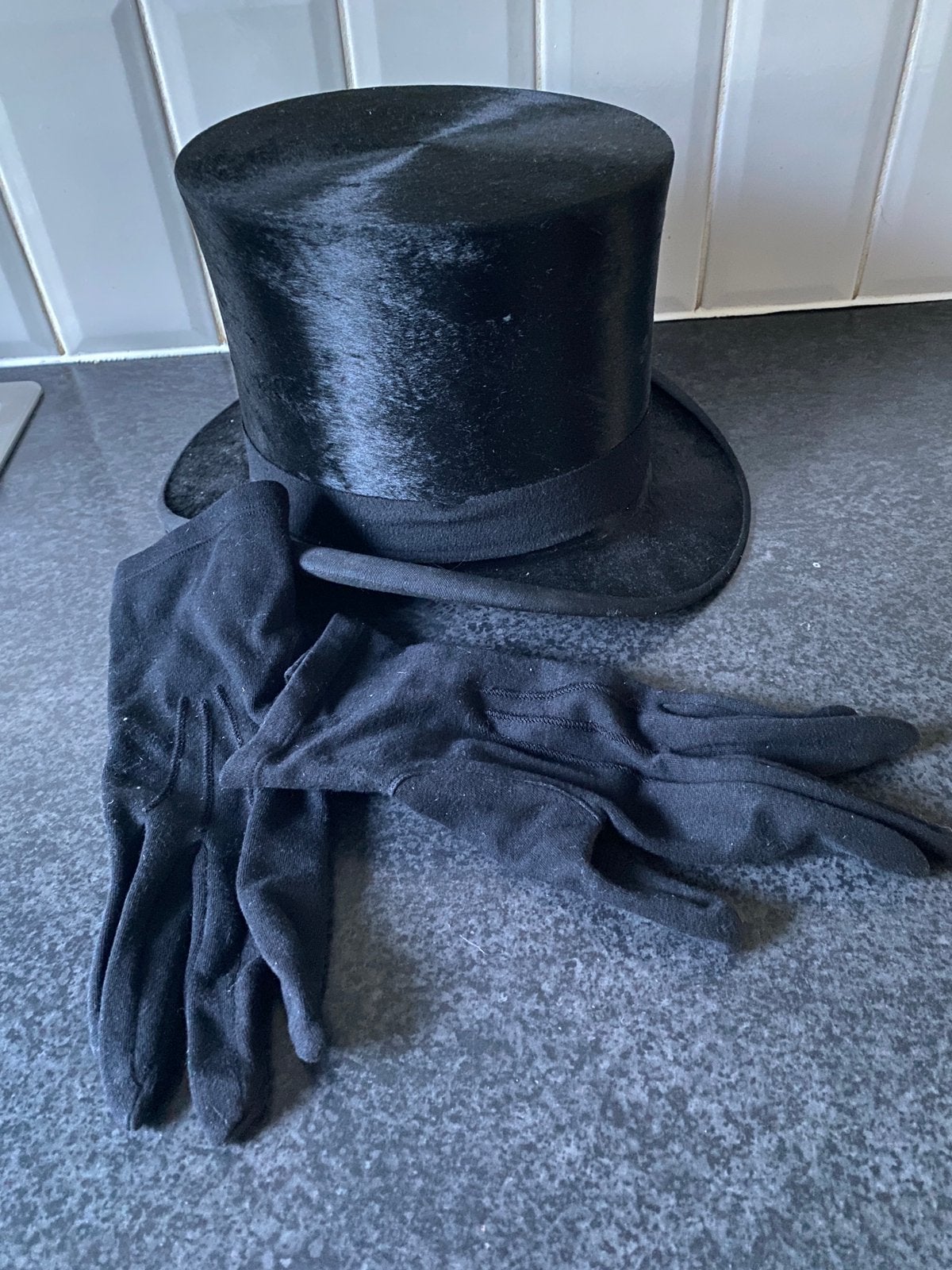 Zwarte hoge hoed met handschoenen A.F. Herbermann, Kleding | Heren, Ophalen of Verzenden, Zo goed als nieuw, 57 cm (M, 7⅛ inch) of minder