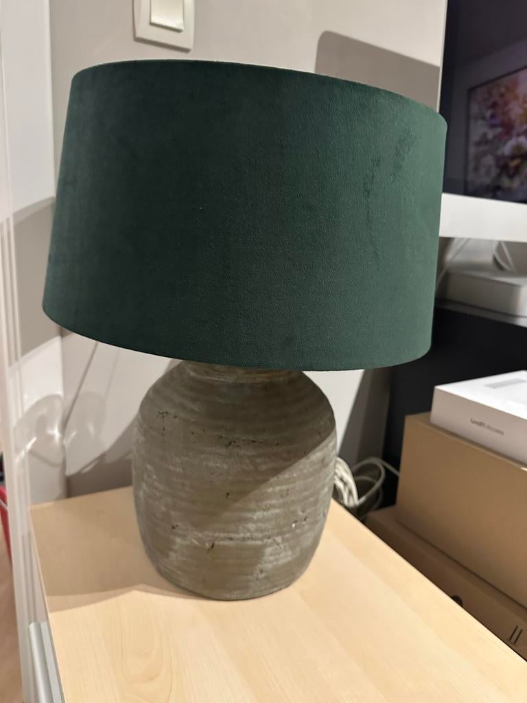 Tafellamp met groene velours kap en betonnen voet, Ophalen, Zo goed als nieuw, Stof, 50 tot 75 cm