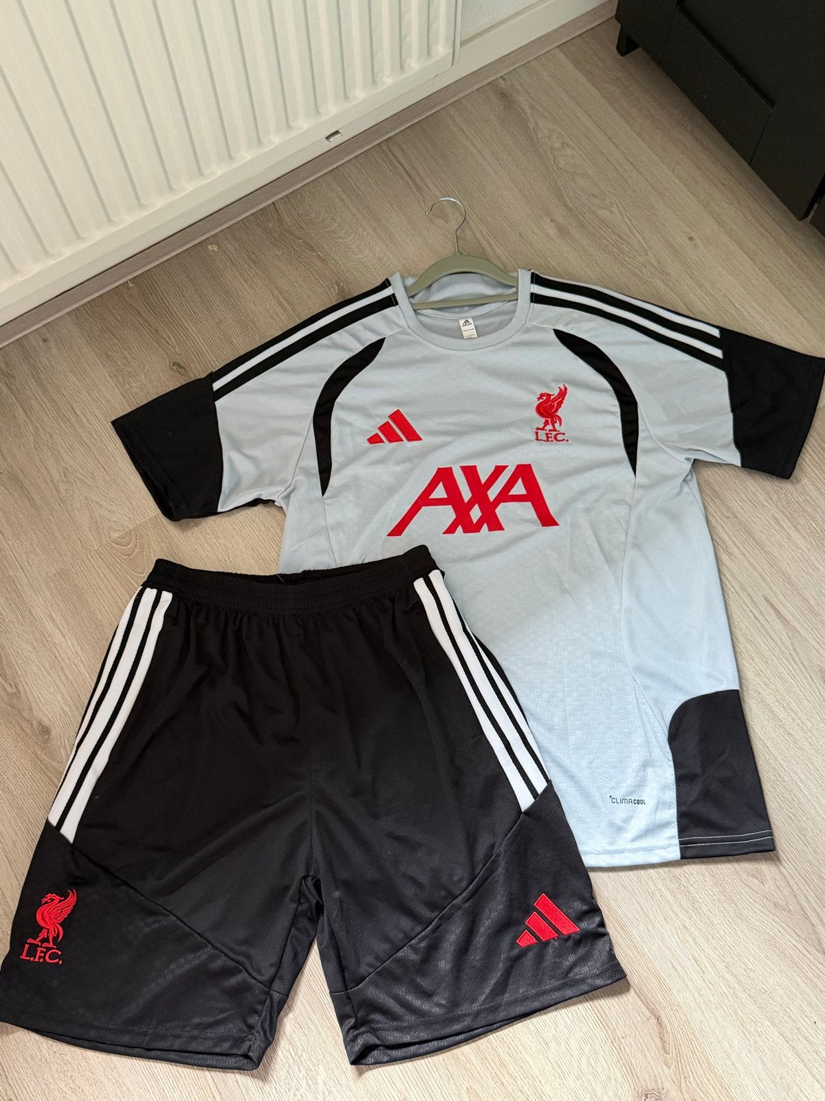 Adidas Liverpool FC 26/27 Tiro Trainingsset - Dash Grey, Kleding | Dames, Nieuw, Ophalen of Verzenden, Grijs, Maat 46/48 (XL) of groter