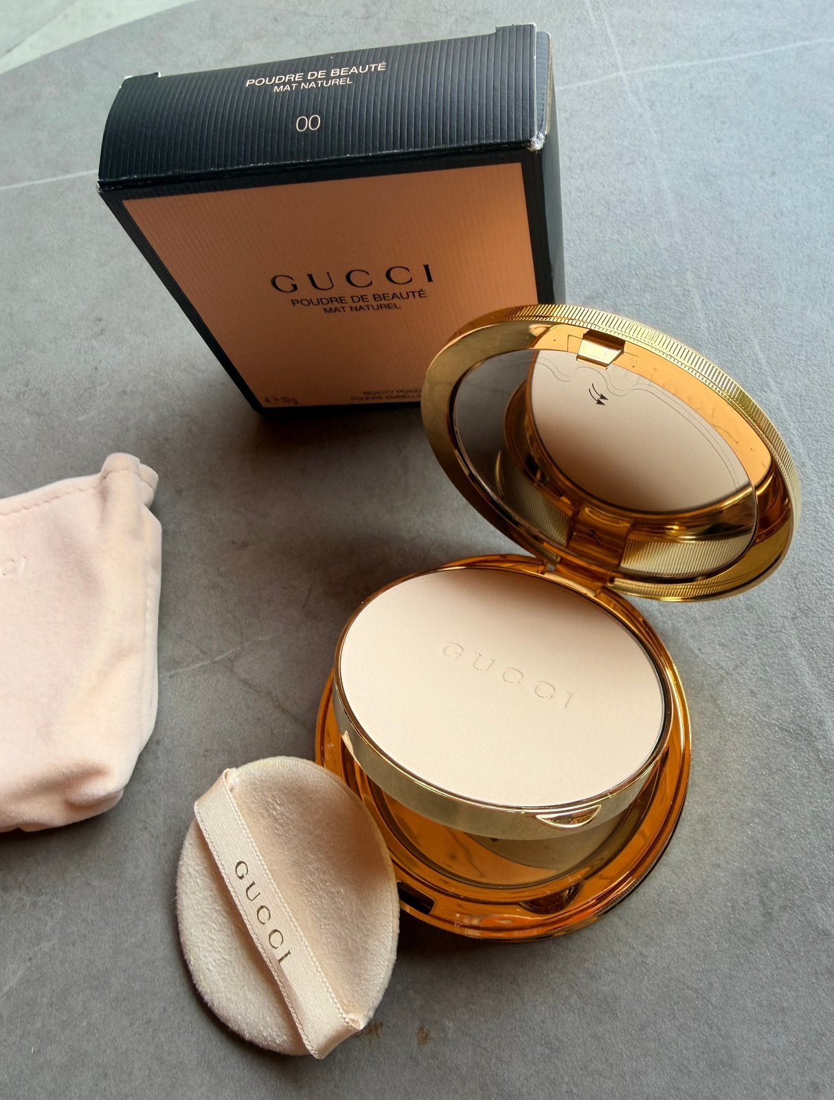 Gucci Poudre De Beauté Mat Naturel kleur 00, Overige kleuren, Gehele gezicht, Nieuw, Ophalen of Verzenden