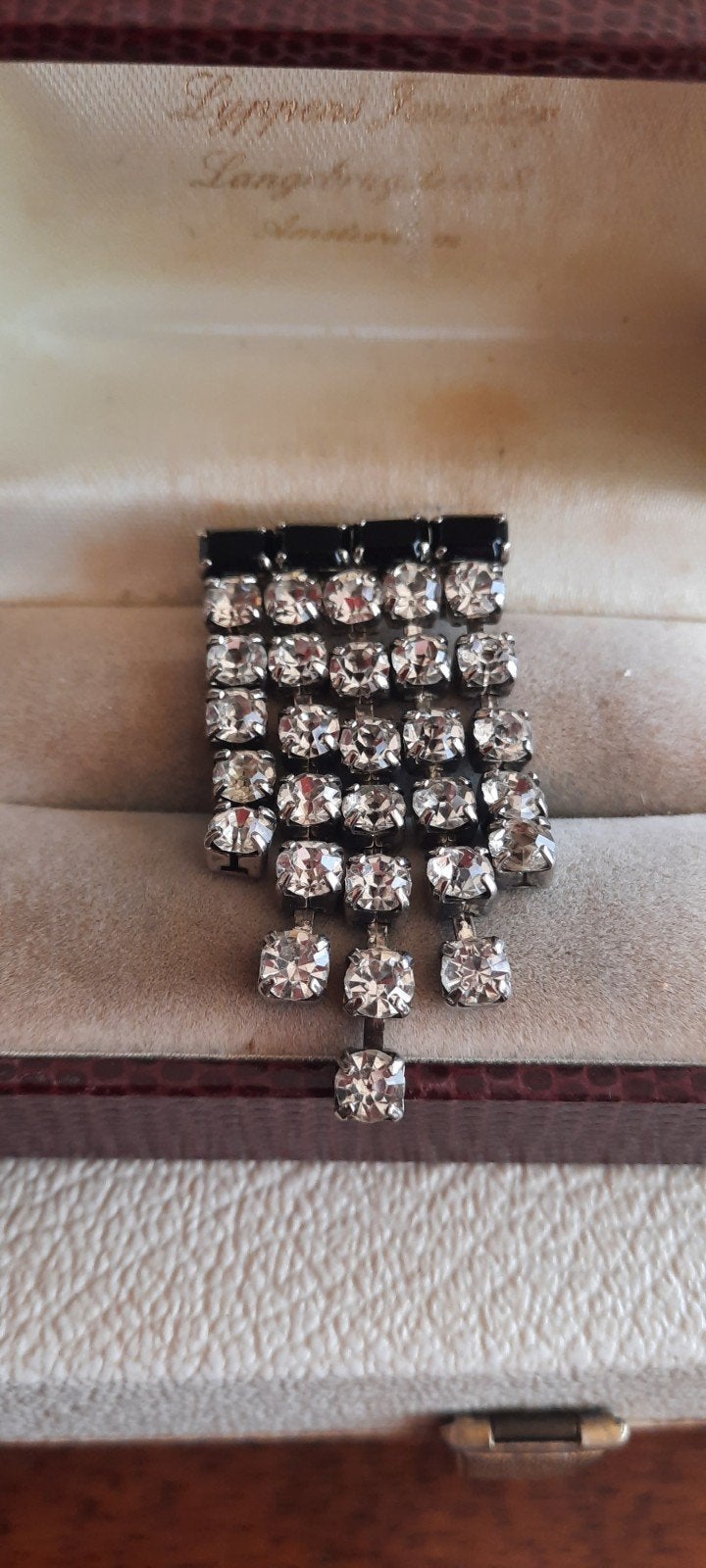 Art Deco broche met zwarte git en Swarovski kristallen, Met kristal, Overige materialen, 4 tot 7 cm, Gebruikt