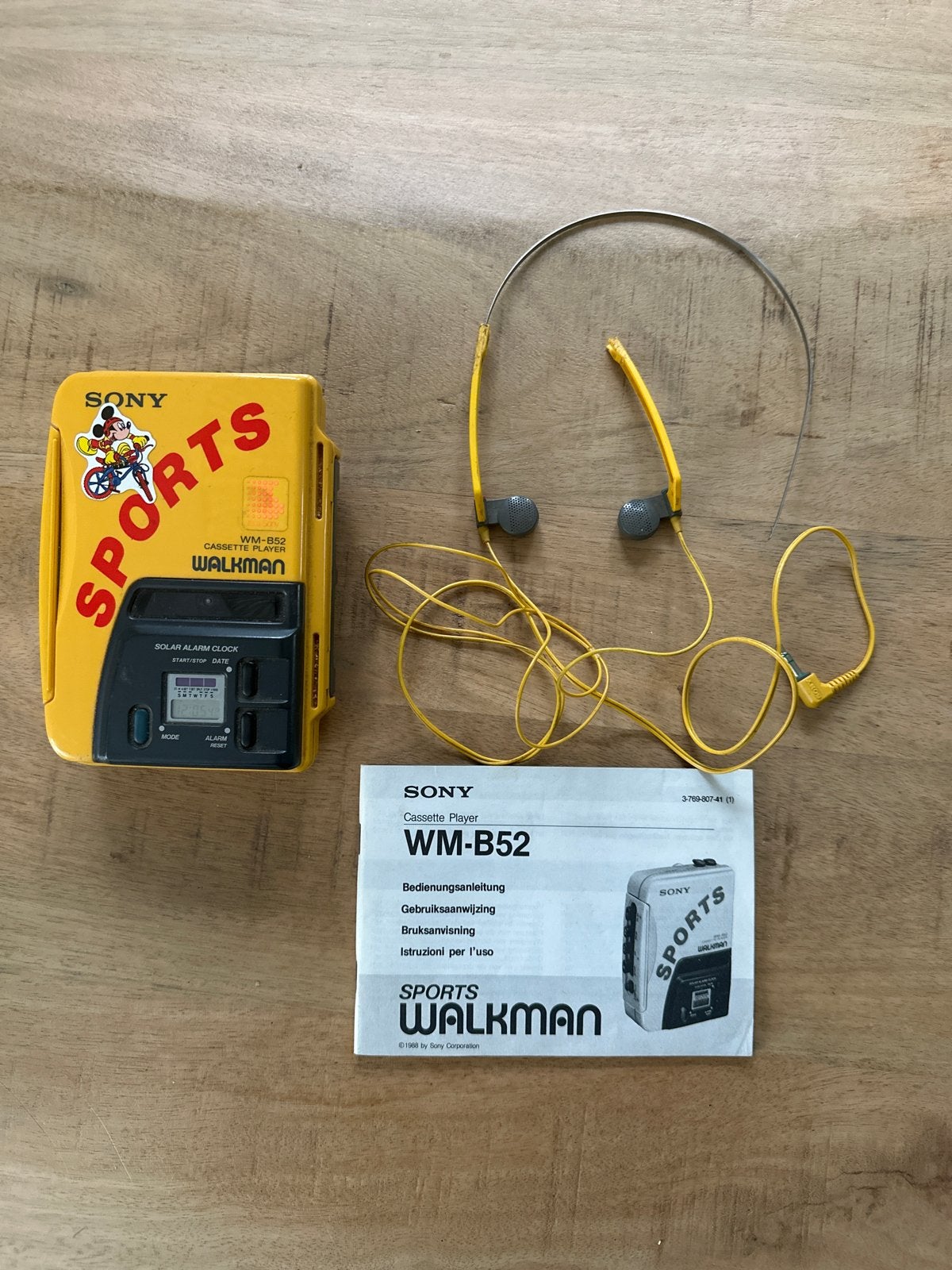 Sony Sports Walkman WM-B52 met Mickey Mouse sticker, Ophalen of Verzenden, Walkman