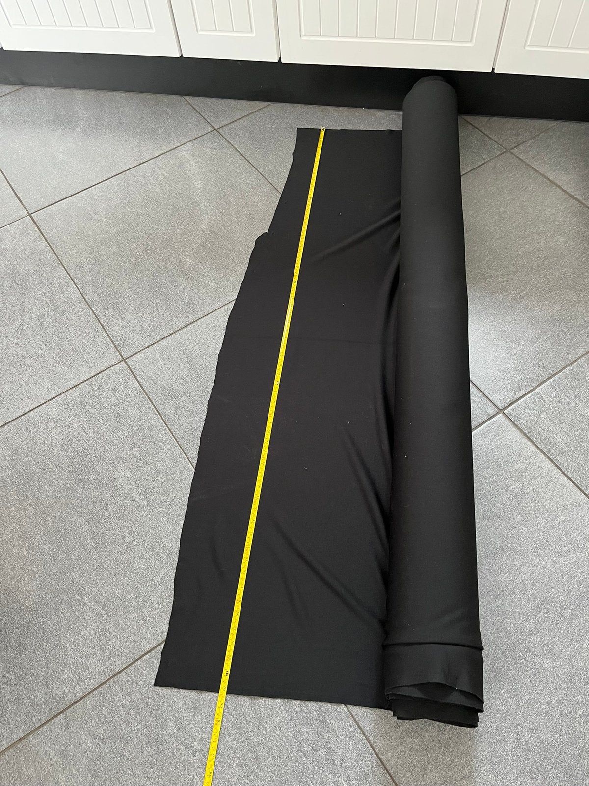 Rol zwarte stof, Hobby en Vrije tijd, Ophalen, Overige materialen, 120 cm of meer, Zwart
