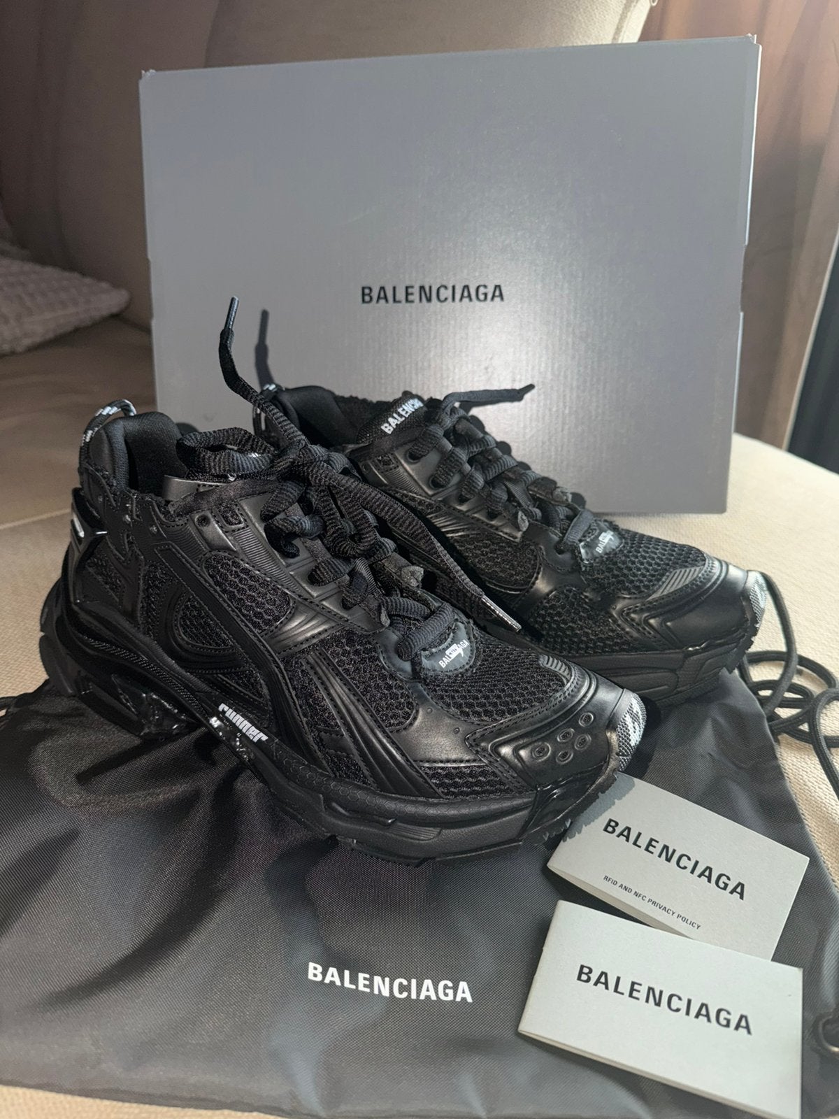 Balenciaga runner Sneakers 42, Zwart, Nieuw, Ophalen of Verzenden, Sneakers of Gympen