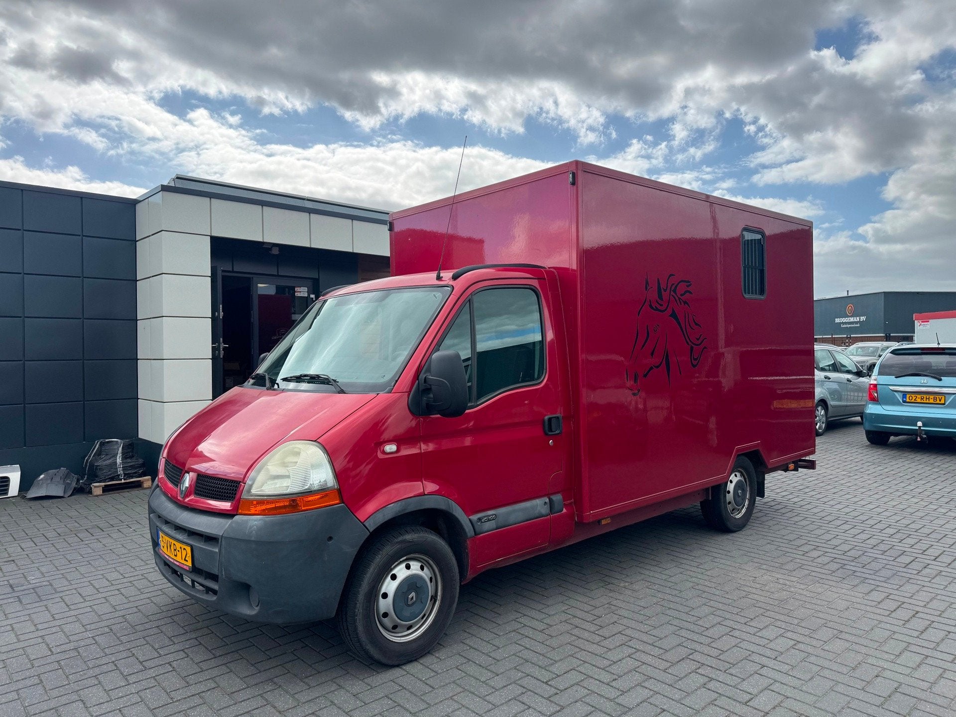 Renault Master T35 2.5dCi 2 Paards JWR Rood metallic 2004 ze, Auto's, Voorwielaandrijving, Stof, Gebruikt, Zwart