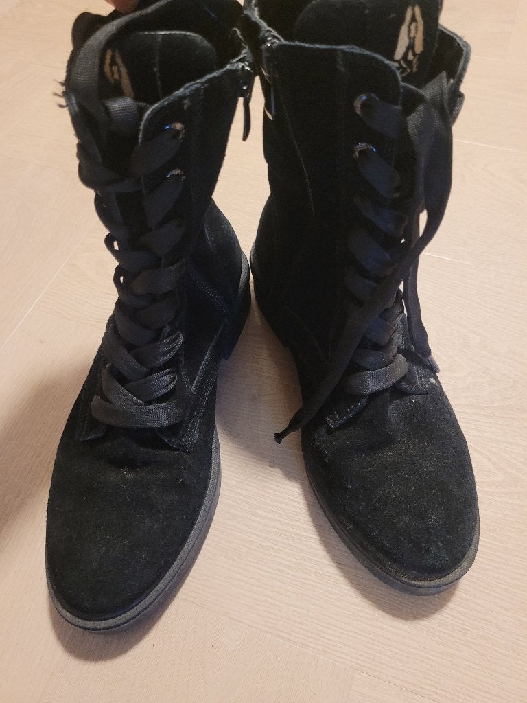 Zwarte suede schoenen  Hush Puppies mt 39, Schoenen met lage hakken, Zwart, Ophalen of Verzenden, Zo goed als nieuw