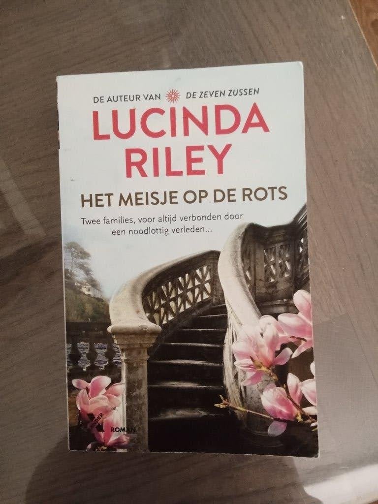 Lucinda Riley - Het meisje op de rots, Boeken, Romans, Ophalen of Verzenden, Gelezen, Lucinda Riley