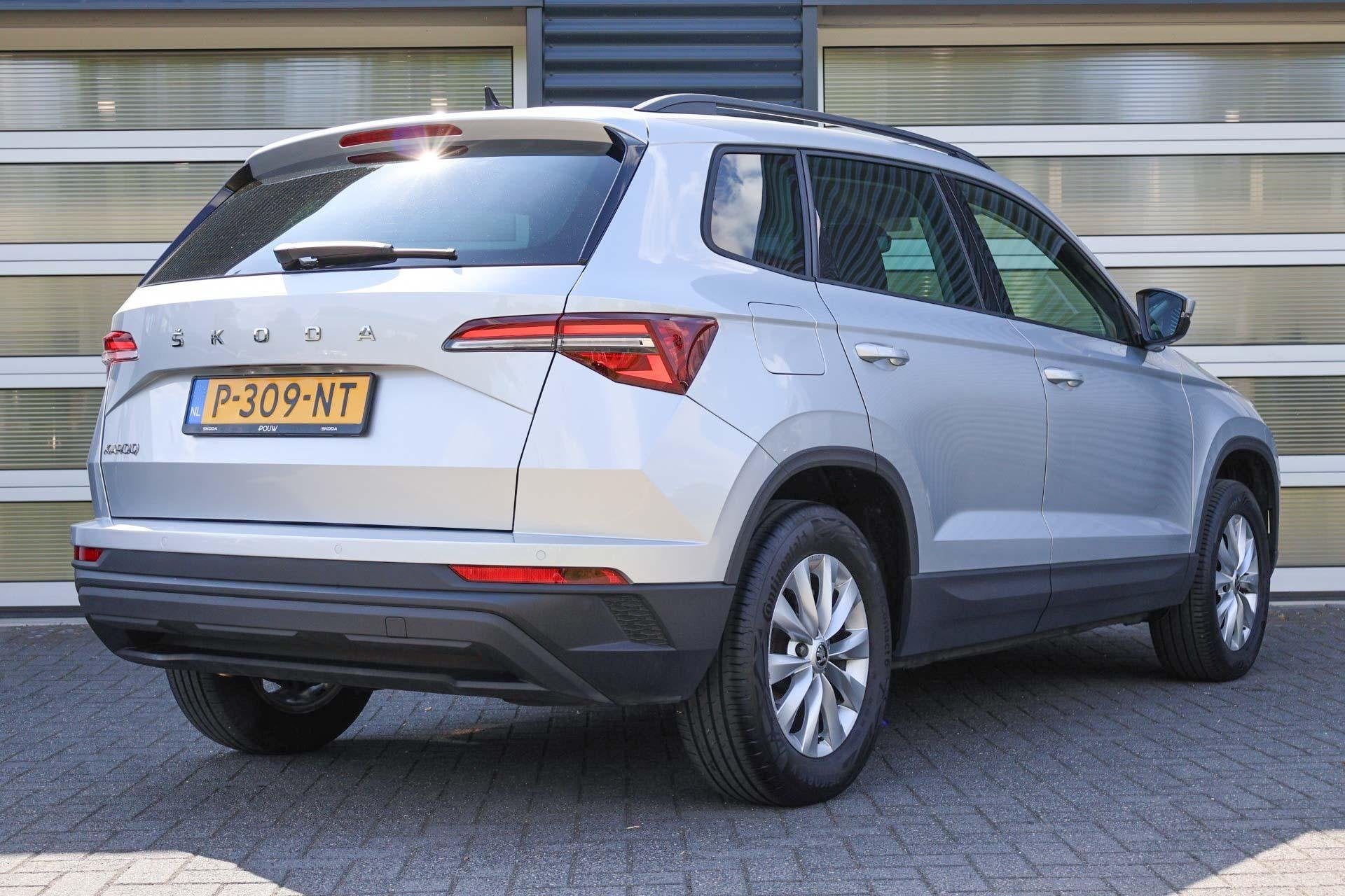 Skoda Karoq 1.5 TSI 150pk DSG ACT Business Edition | Navigat, Auto's, 12 maanden, Stof, 4 cilinders, 19 km/l