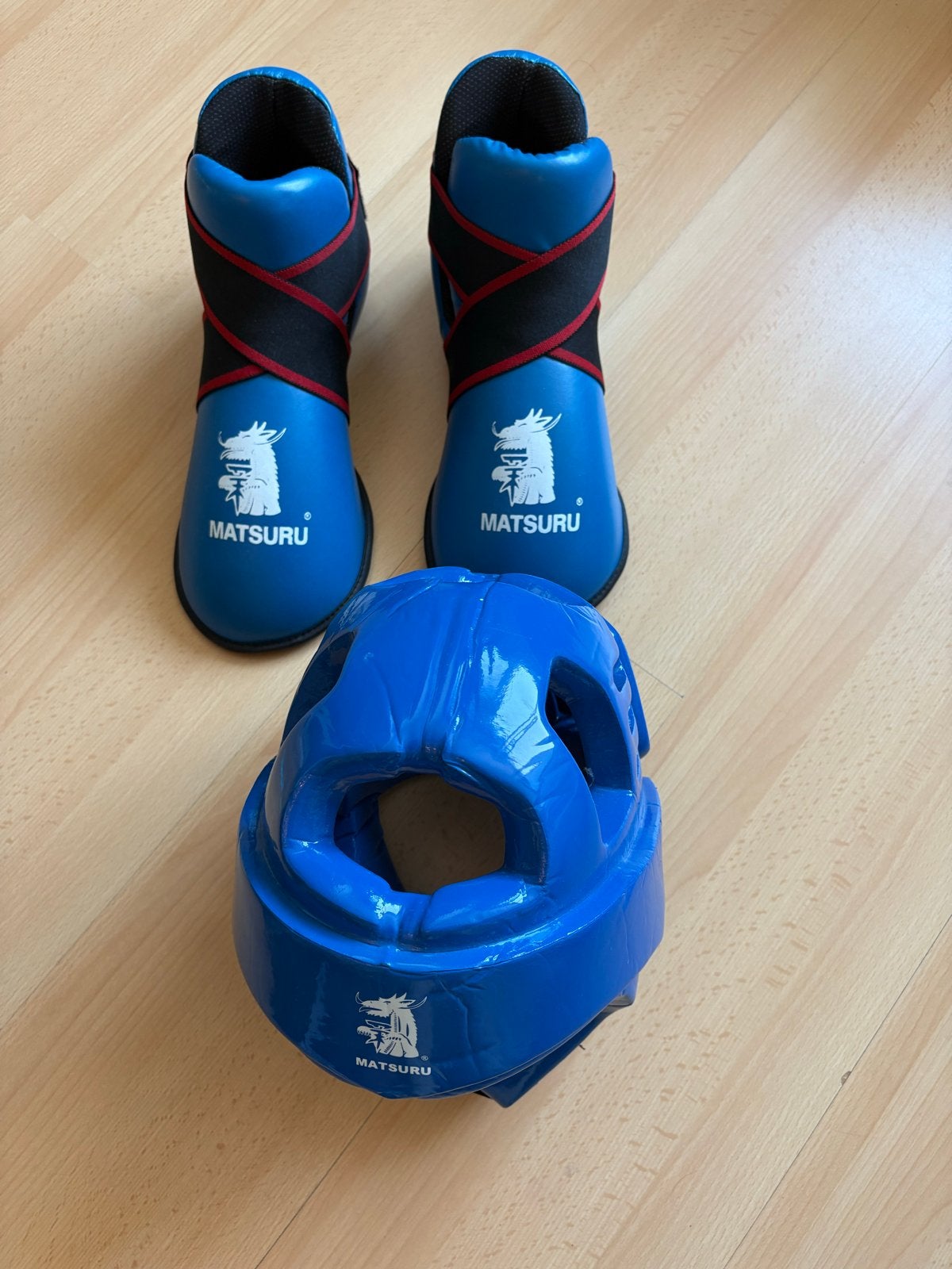 Taekwondo beschermingsset (hoofdbeschermer en voetbeschermer, Sport en Fitness, Taekwondo, Vechtsportbescherming, Maat L, Ophalen of Verzenden