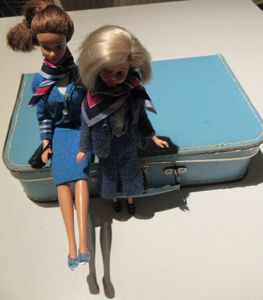 Barbie koffer met 2 poppen van KLM, Verzamelen, Poppen, Ophalen, Gebruikt, Pop