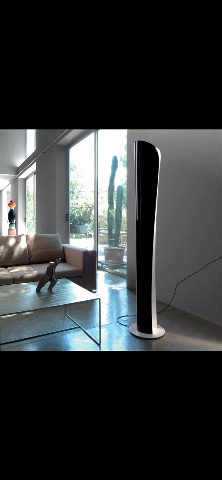 ACTIE! Artemide vloerlamp Cadmo zwart showroom exemplaar, Ophalen, Zo goed als nieuw, Kunststof, 150 tot 200 cm