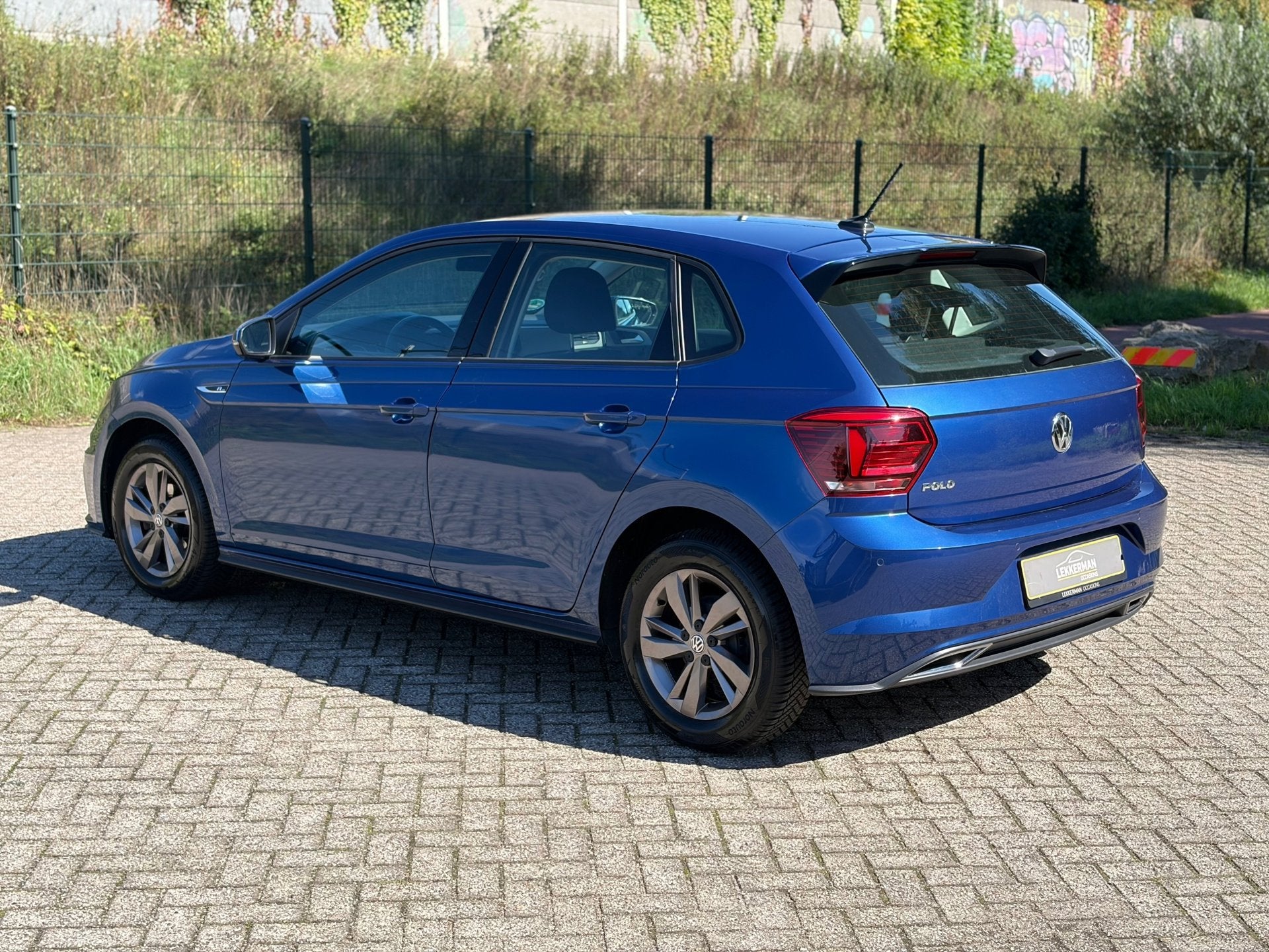 Foto 2 van Volkswagen Polo 1.0 R-Line CARPLAY I PDC I UNIEKE KM I STOEL