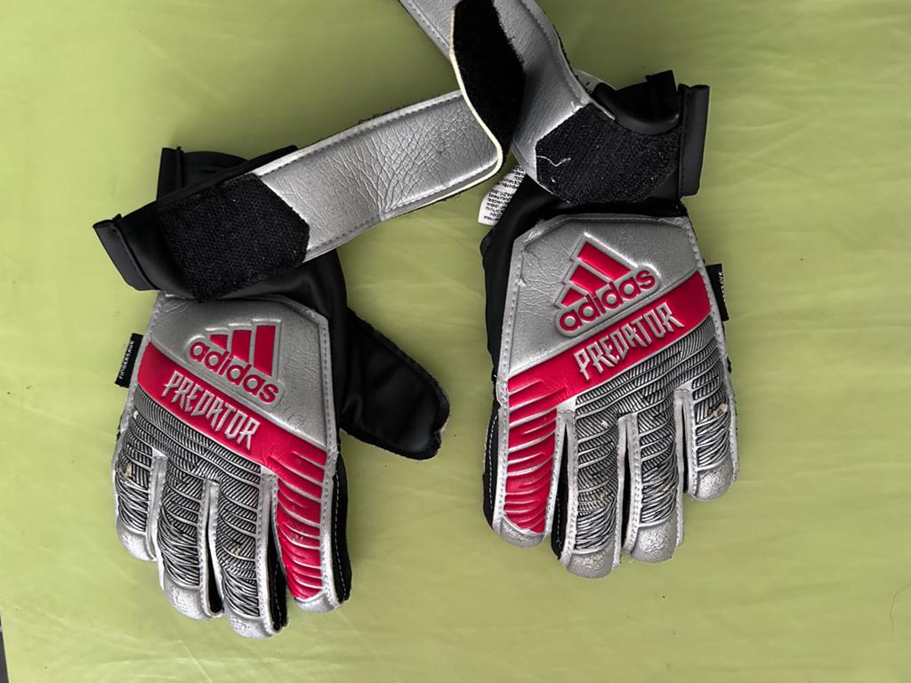 Kinder keepershandschoenen en scheenbeschermers, Sport en Fitness, Voetbal, Ophalen, Gebruikt, Set