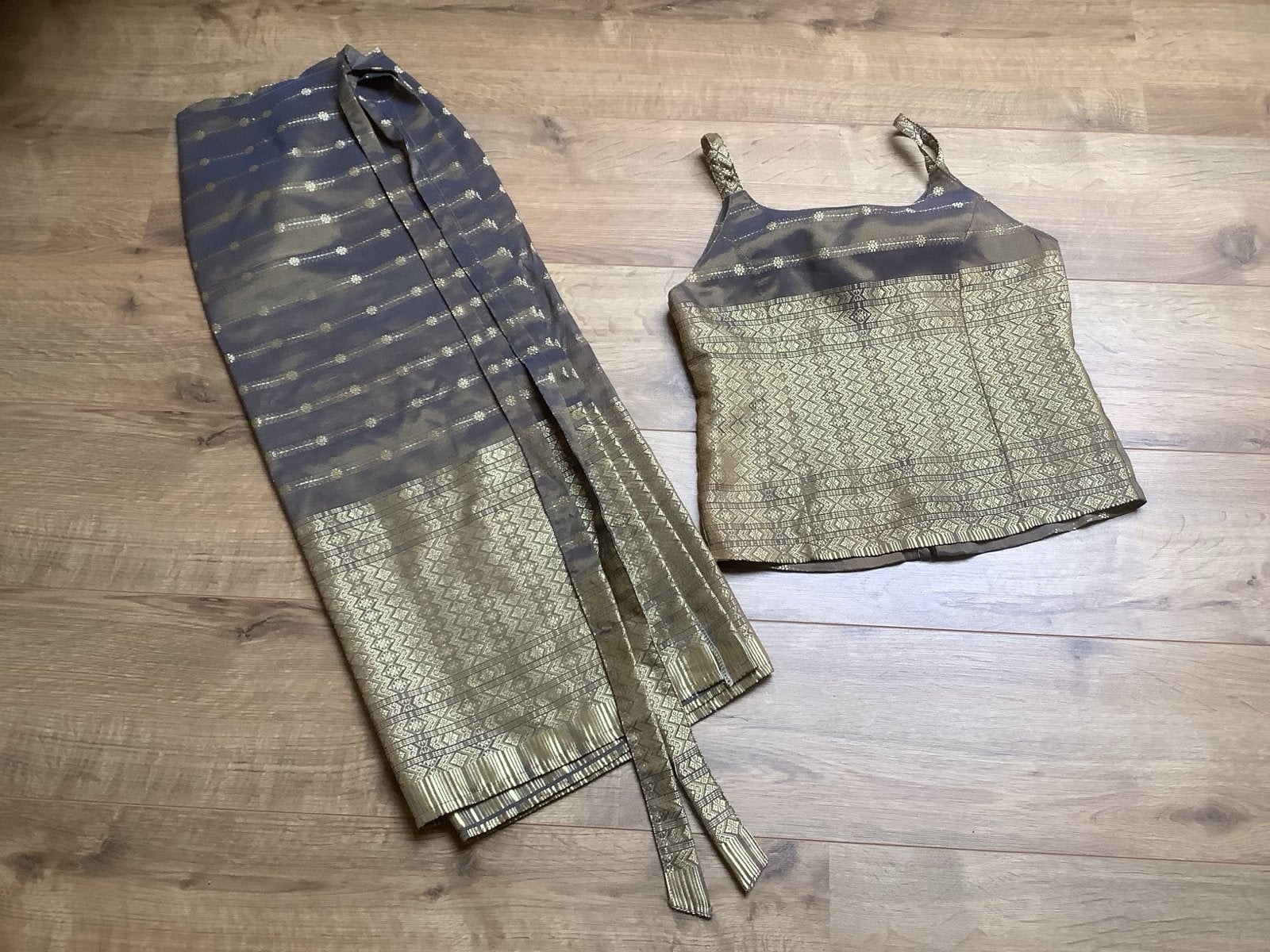 Zijden setje uit Thailand - XS, Ophalen of Verzenden, Zo goed als nieuw