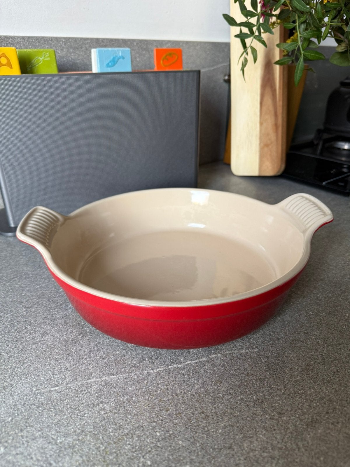 Le Creuset - Ronde aardewerk ovenschaal, Ophalen, Zo goed als nieuw, Steen/keramiek, Rood