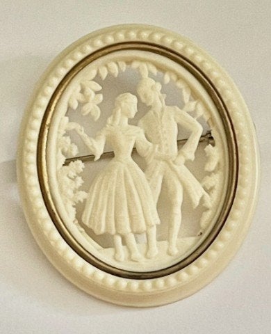 mooie vintage celluloid broche met romantisch paar, Overige materialen, 4 tot 7 cm, Overige kleuren, Ophalen of Verzenden