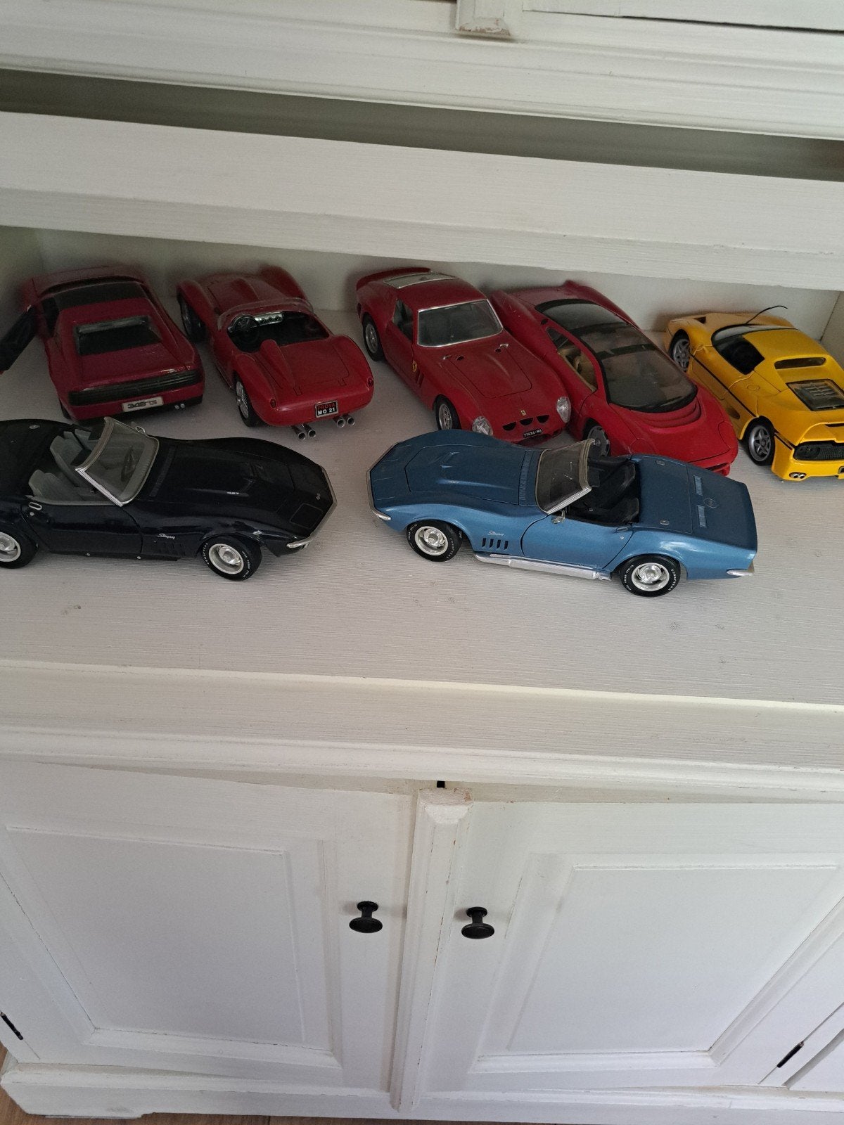 Verzameling modelauto's: Ferrari's en Corvettes, Ophalen