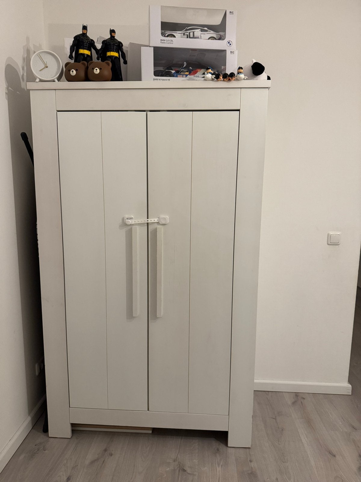 Witte kledingkast kind met deuren en planken, Ophalen, Gebruikt, 100 tot 150 cm, 50 tot 100 cm