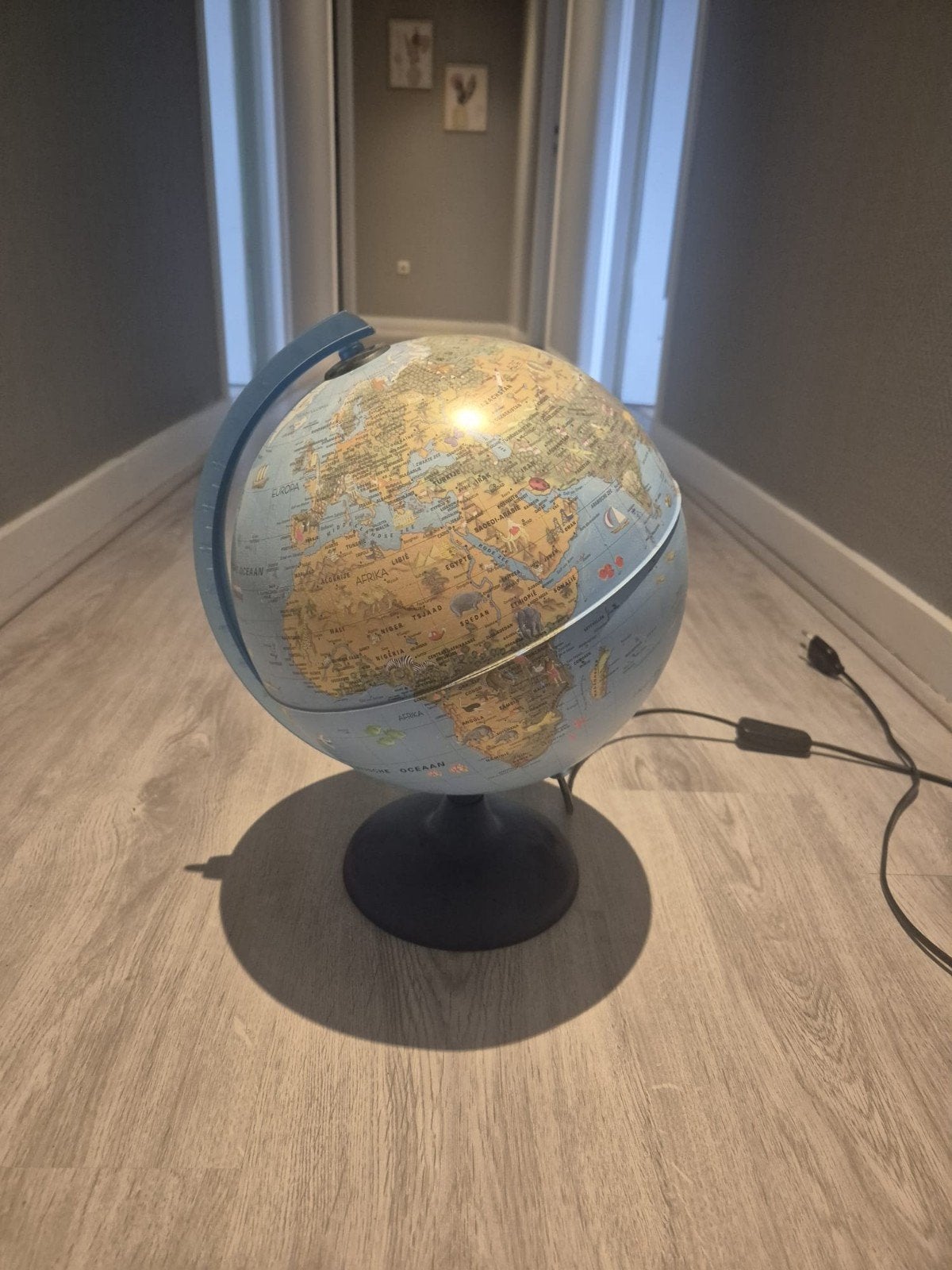Verlichte Wereldbol - Educatief en Decoratief, Huis en Inrichting, Woonaccessoires | Wereldbollen, Gebruikt, Kunststof, Staatkundige wereldbol