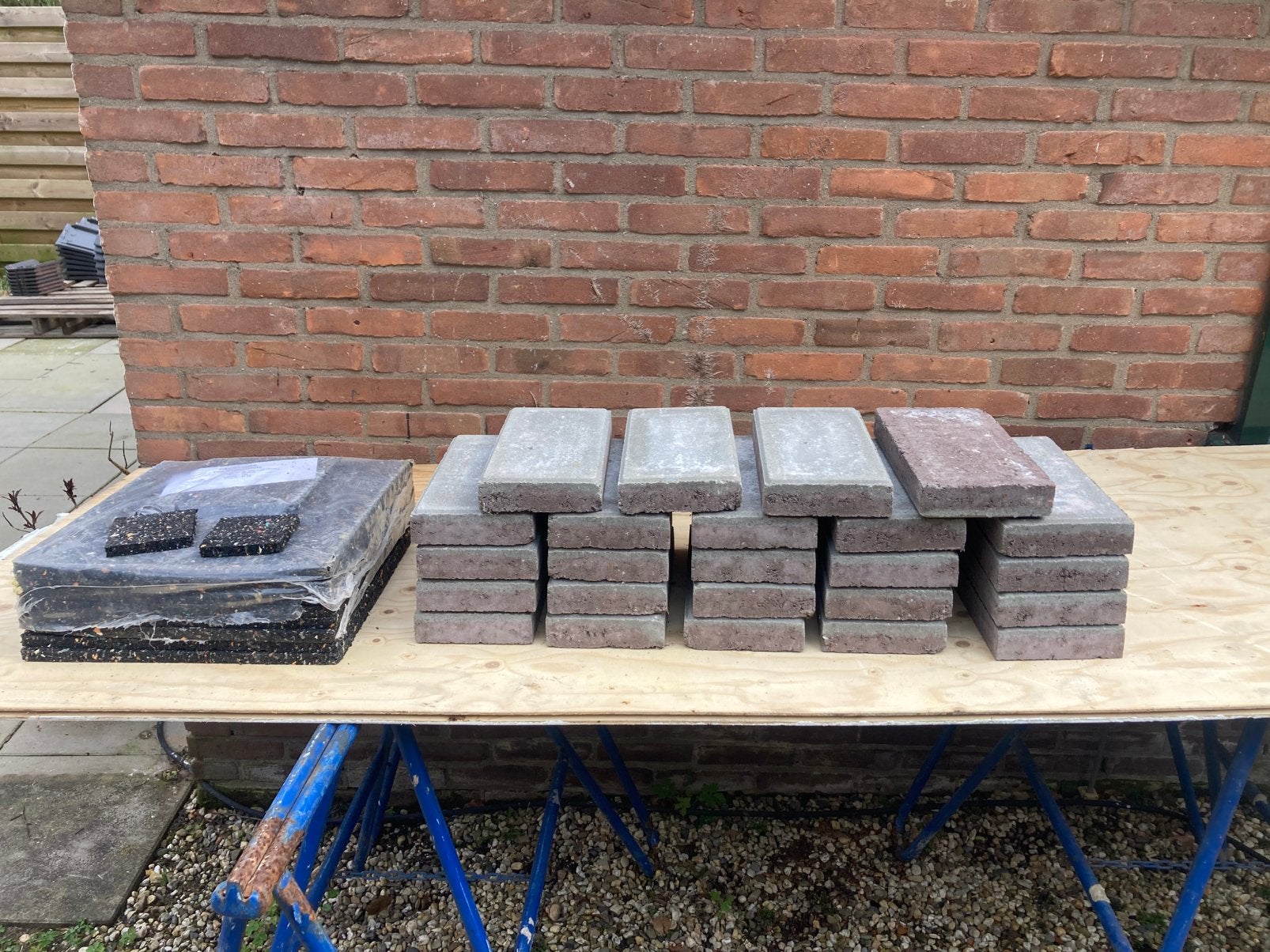 Halve tegels en oplegrubbers (tbv zonnepanelen) Nieuw, Ophalen, Nieuw, Beton, Terrastegels