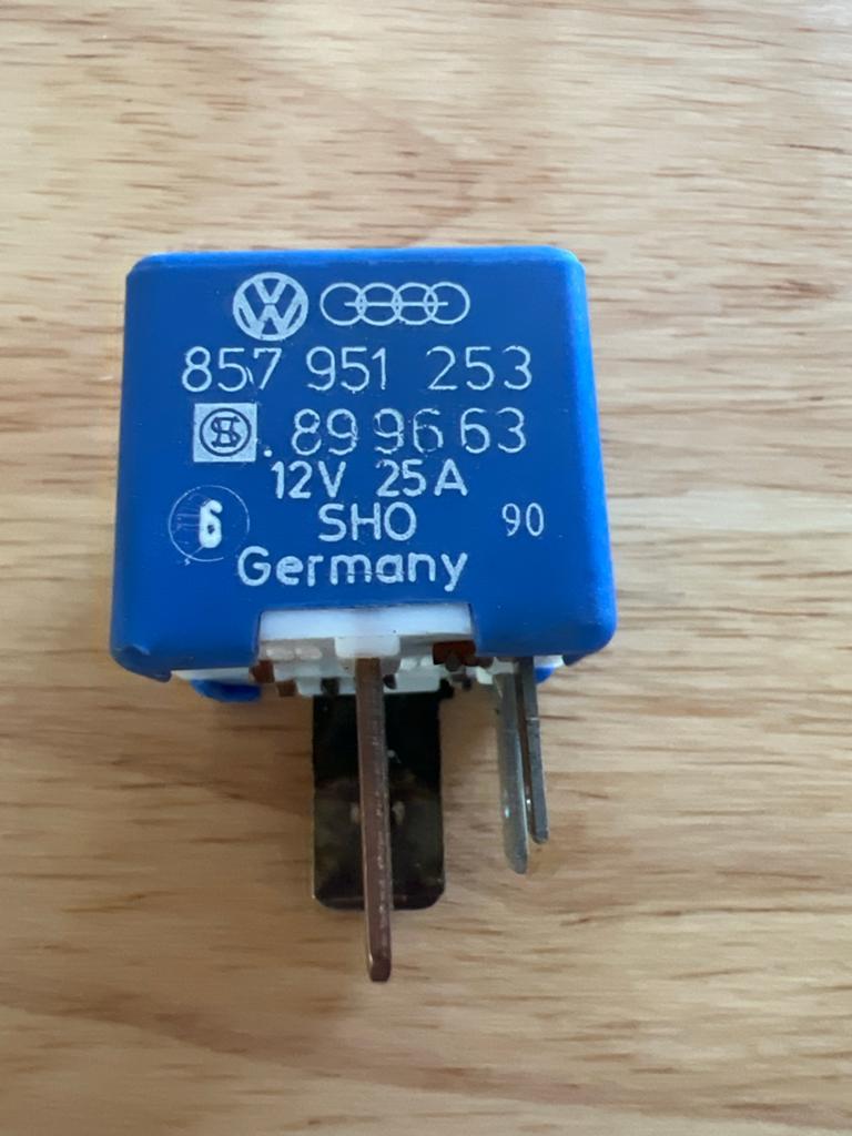 VW Audi Relais 857 951 253 12V 25A - Gebruikt, Auto-onderdelen, Ophalen of Verzenden, Gebruikt, Volkswagen