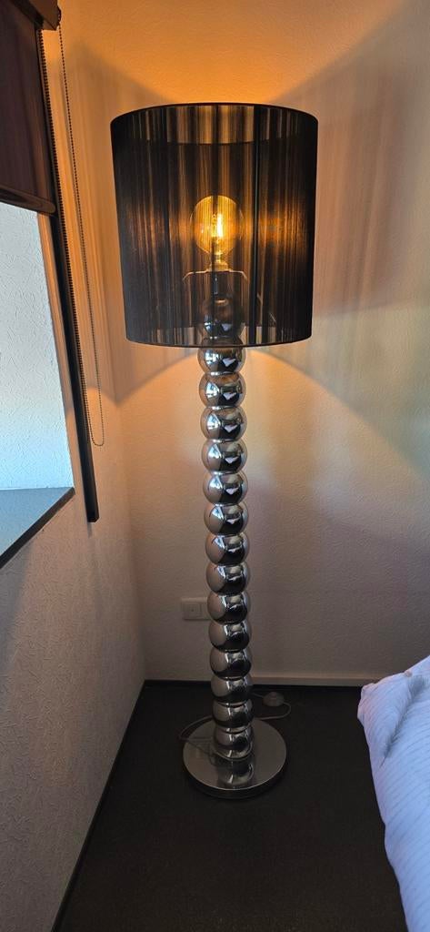 2 Eric Kuster stijl bollen lampen, Huis en Inrichting, Lampen | Vloerlampen, Ophalen of Verzenden, Zo goed als nieuw, Stof, Modern, Glamour